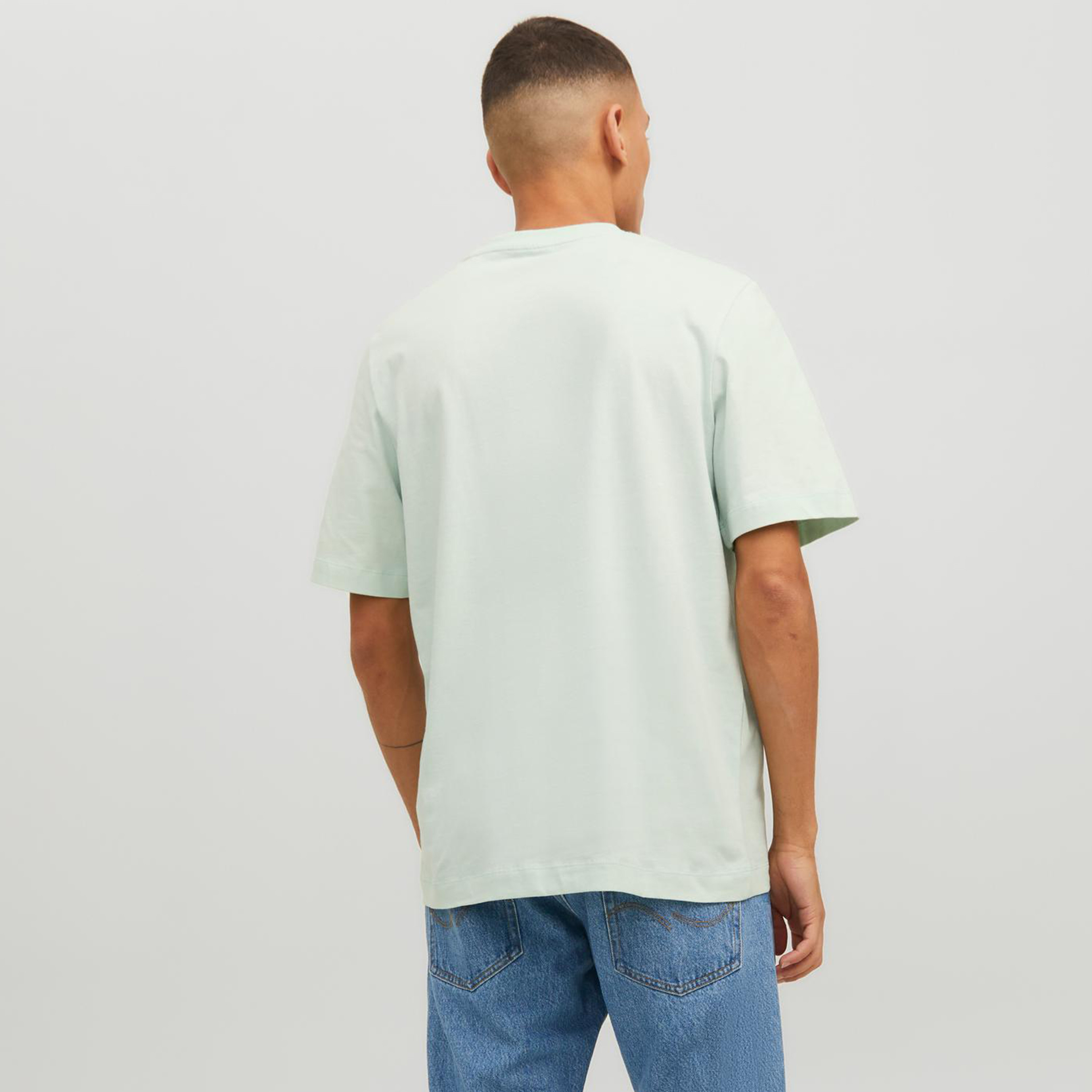  تي شيرت من جاك آند جونز مع شعار بأكمام قصيرة و ياقة مستديرة-men-clothing-tshirtsandpolos-tshirts-image-8
