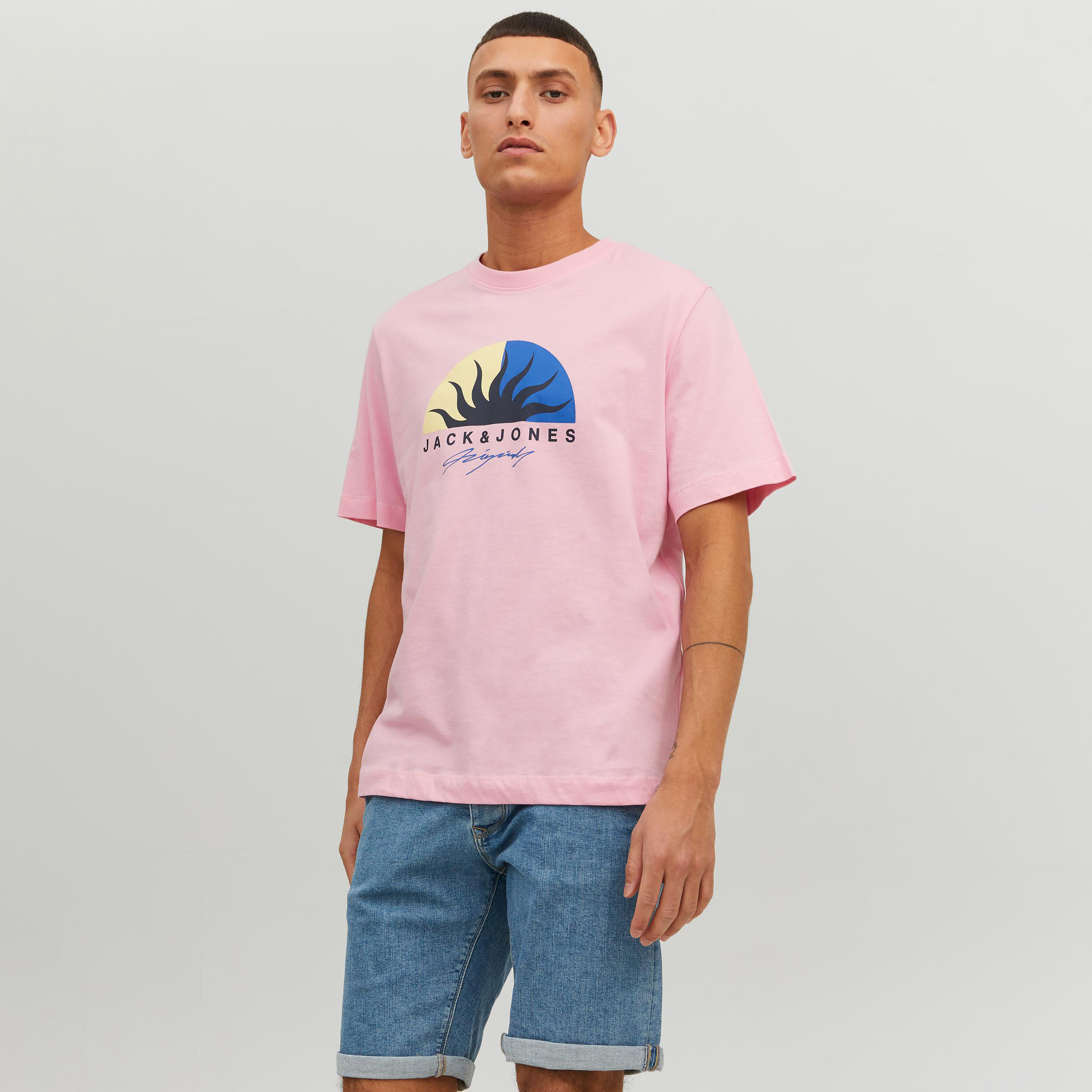  تي شيرت من جاك آند جونز مع شعار بأكمام قصيرة و ياقة مستديرة-men-clothing-tshirtsandpolos-tshirts-image-9