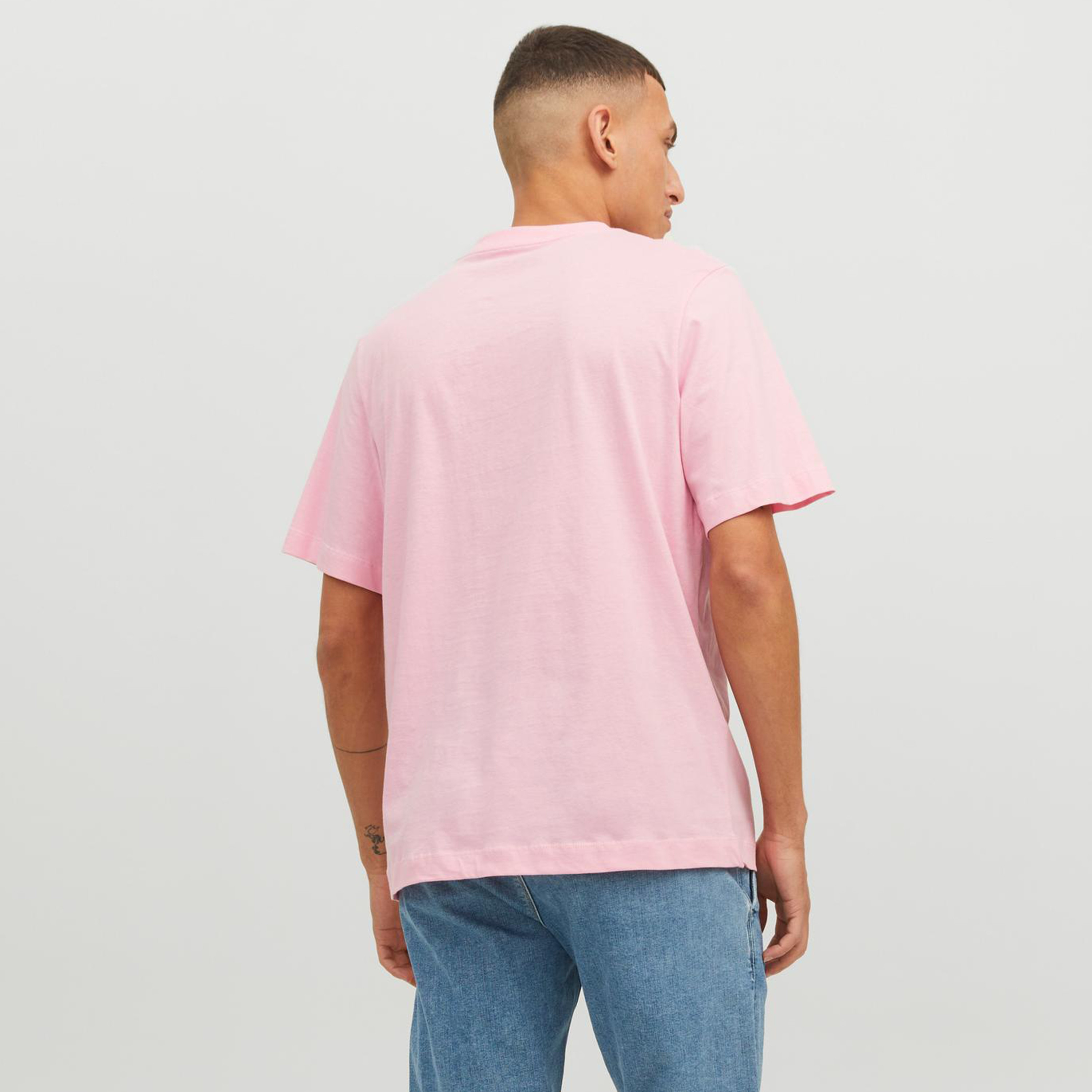  تي شيرت من جاك آند جونز مع شعار بأكمام قصيرة و ياقة مستديرة-men-clothing-tshirtsandpolos-tshirts-image-12