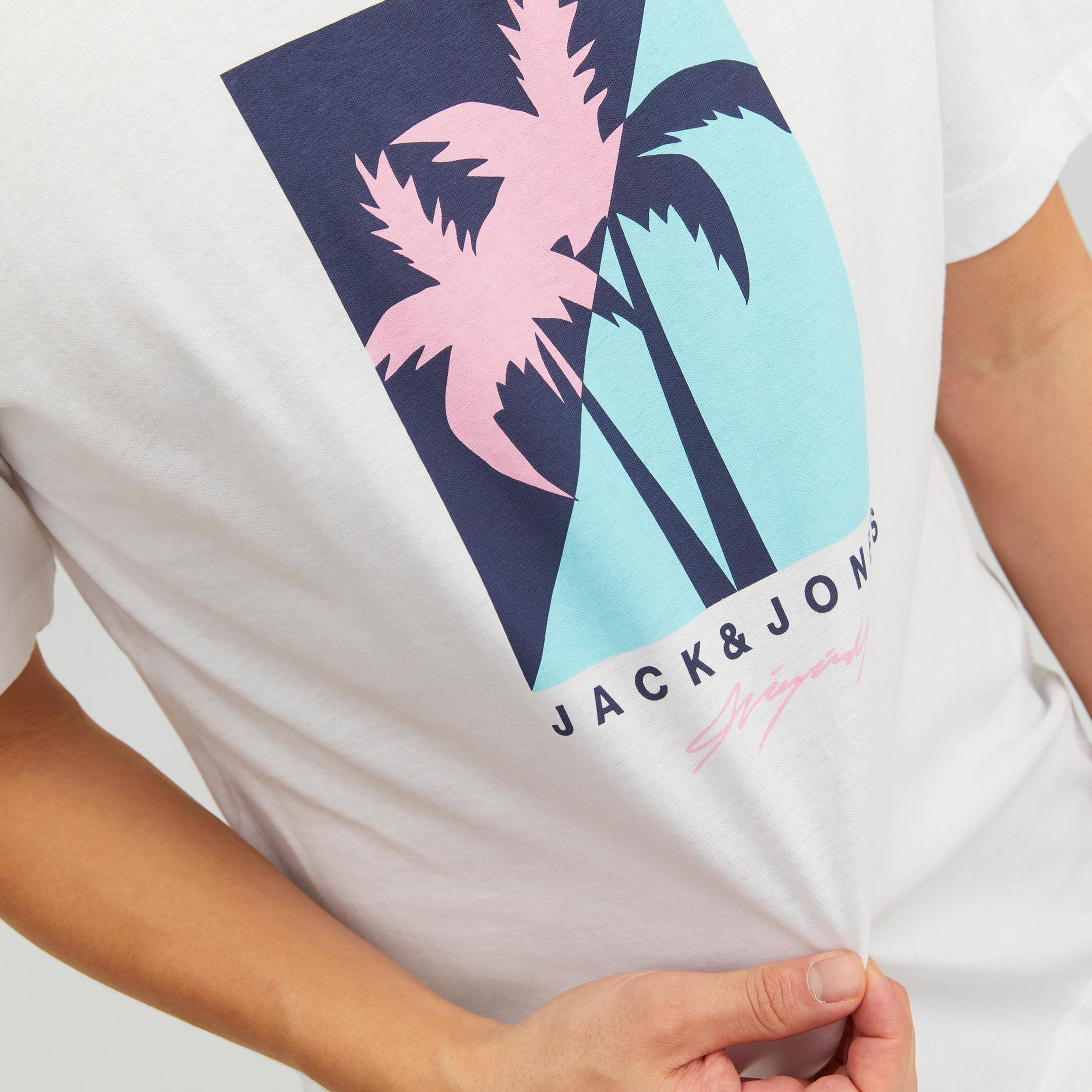  تي شيرت من جاك آند جونز مع شعار بأكمام قصيرة و ياقة مستديرة-men-clothing-tshirtsandpolos-tshirts-image-3