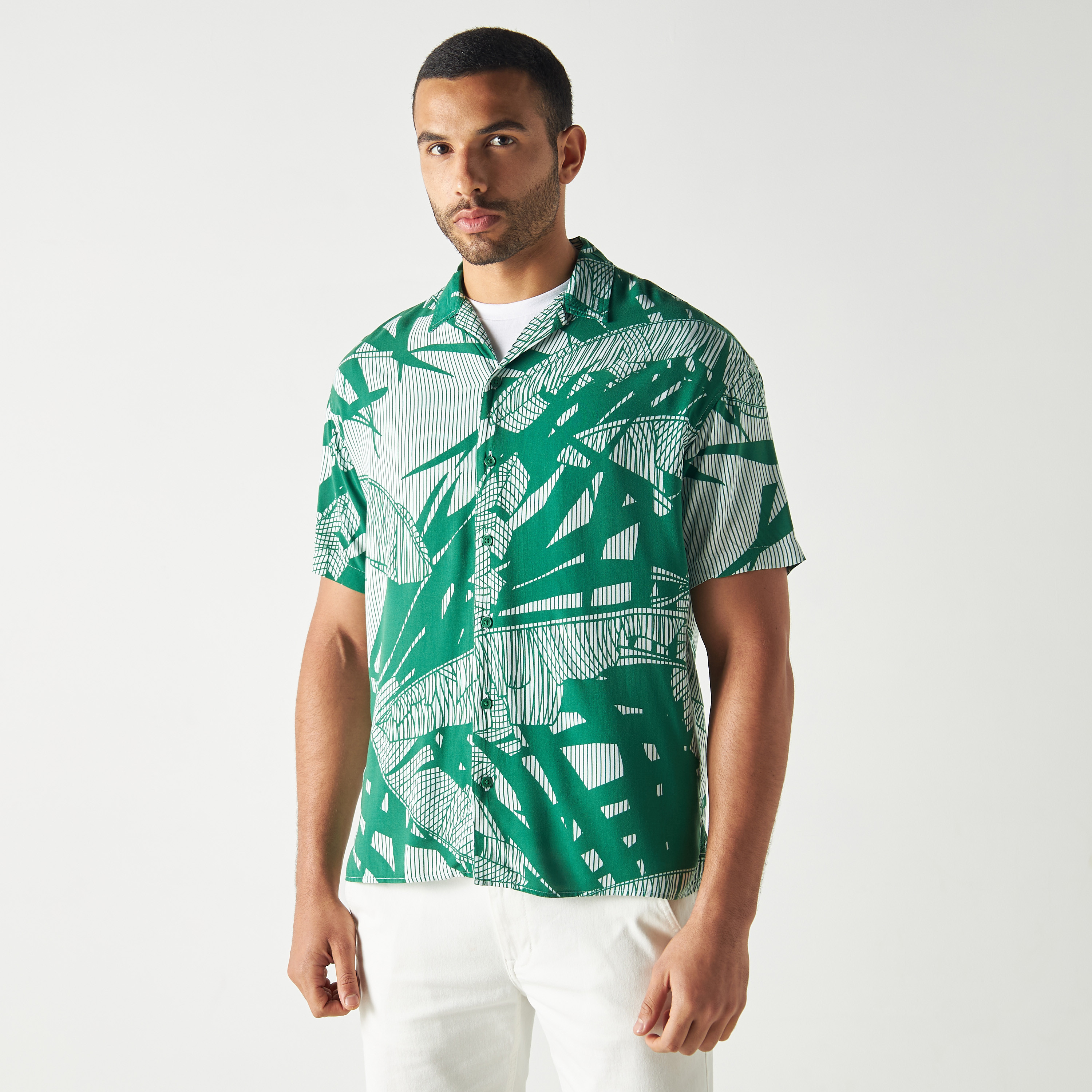 قميص كاجوال من جاك آند جونز بياقة كوبية وأكمام قصيرة مع تائي ايند دائي -men-clothing-shirts-image-21