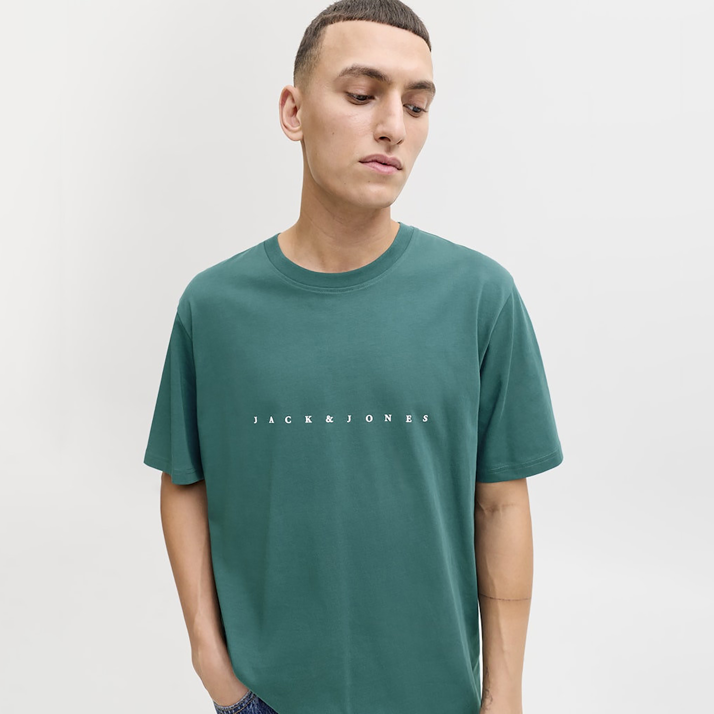 تي شيرت من جاك آند جونز بطبعة شعار بأكمام قصيرة و ياقة مستديرة-men-clothing-tshirtsandpolos-tshirts-image-19