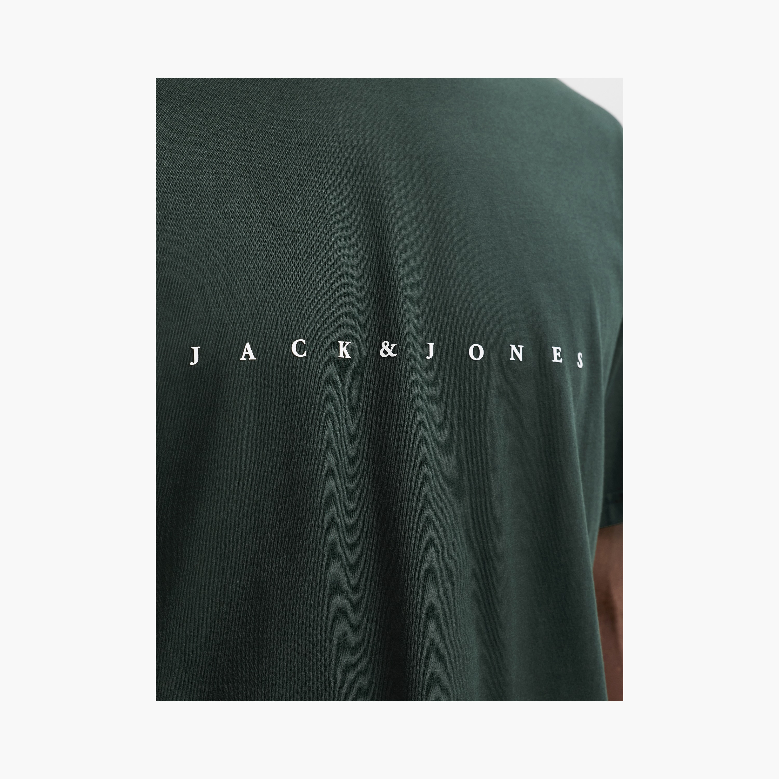 تيشيرت رجالي مطبوع بنص بياقة دائرية وأكمام قصيرة من جاك ان جونز-women-clothing-tshirts-image-6