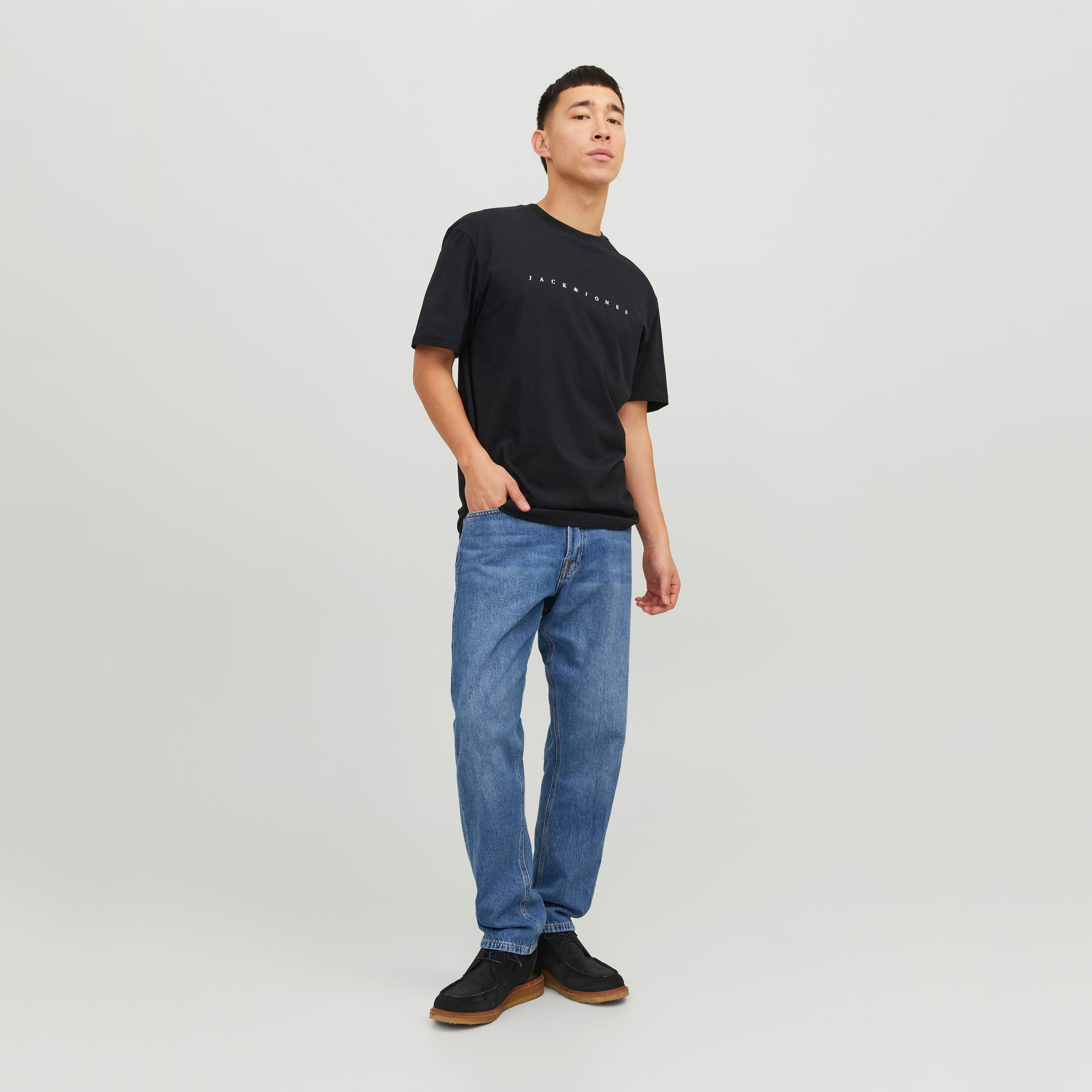تي شيرت من جاك آند جونز بطبعة شعار بأكمام قصيرة و ياقة مستديرة-men-clothing-tshirtsandpolos-tshirts-image-6