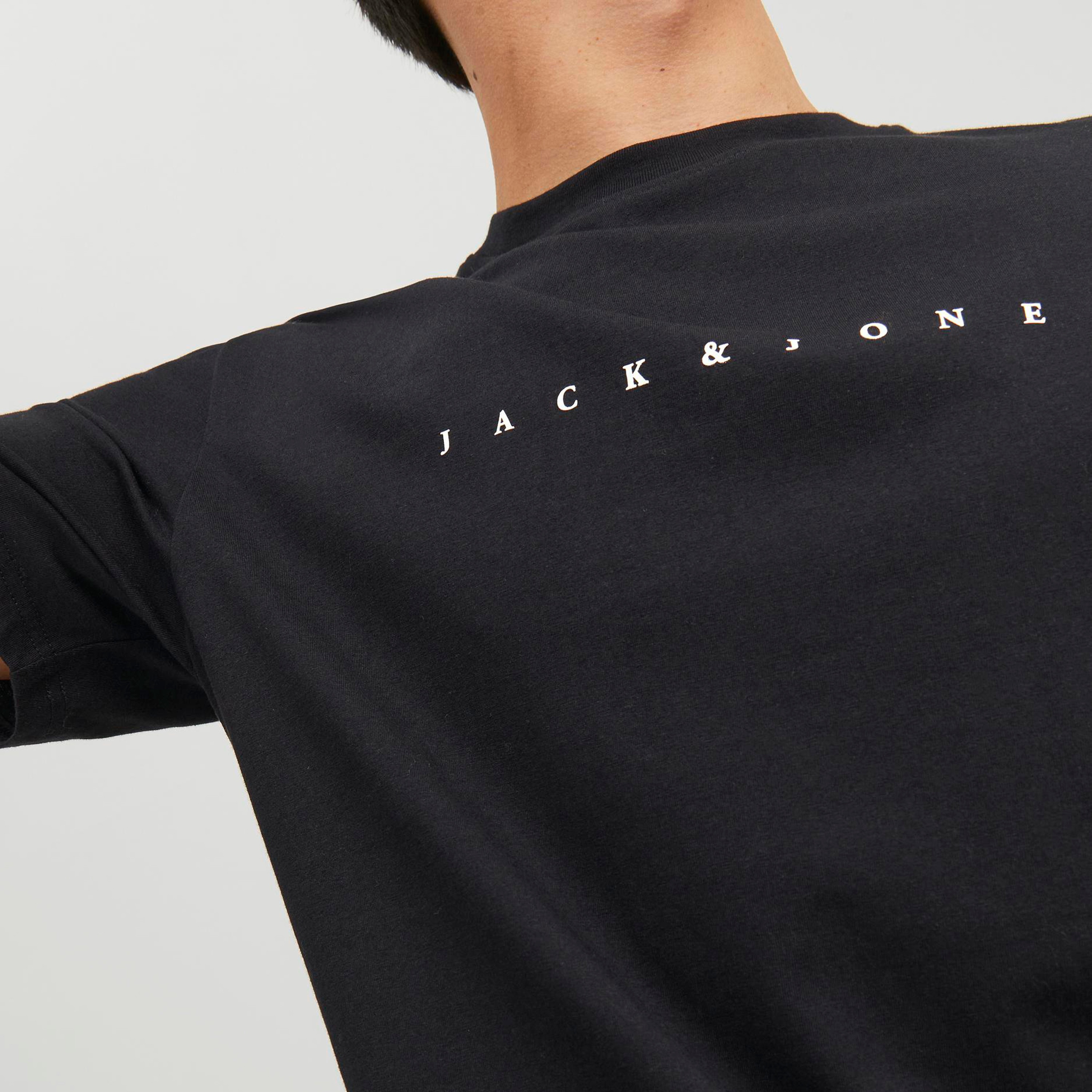 تي شيرت من جاك آند جونز بطبعة شعار بأكمام قصيرة و ياقة مستديرة-men-clothing-tshirtsandpolos-tshirts-image-7