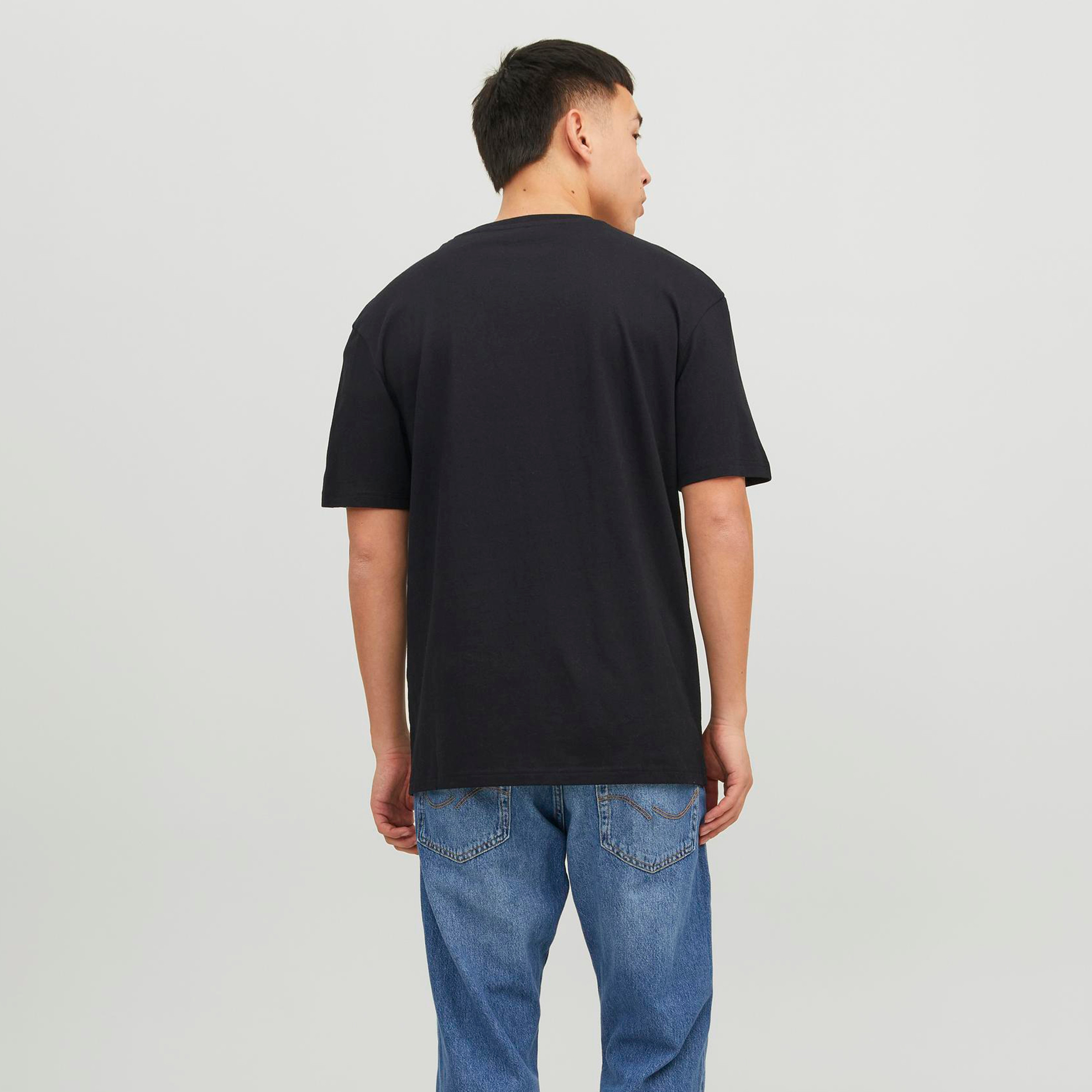 تي شيرت من جاك آند جونز بطبعة شعار بأكمام قصيرة و ياقة مستديرة-men-clothing-tshirtsandpolos-tshirts-image-8
