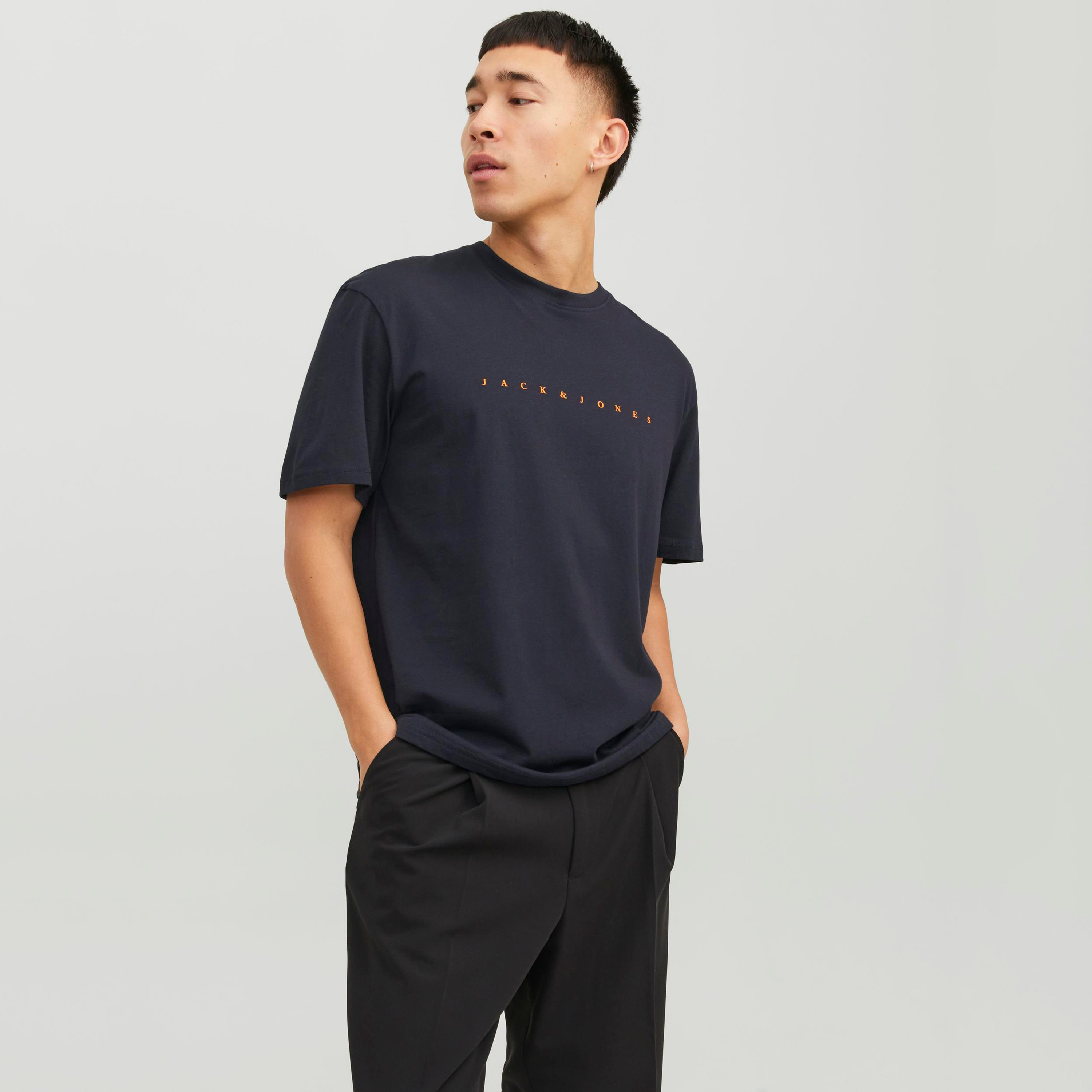تي شيرت من جاك آند جونز بطبعة شعار بأكمام قصيرة و ياقة مستديرة-men-clothing-tshirtsandpolos-tshirts-image-9