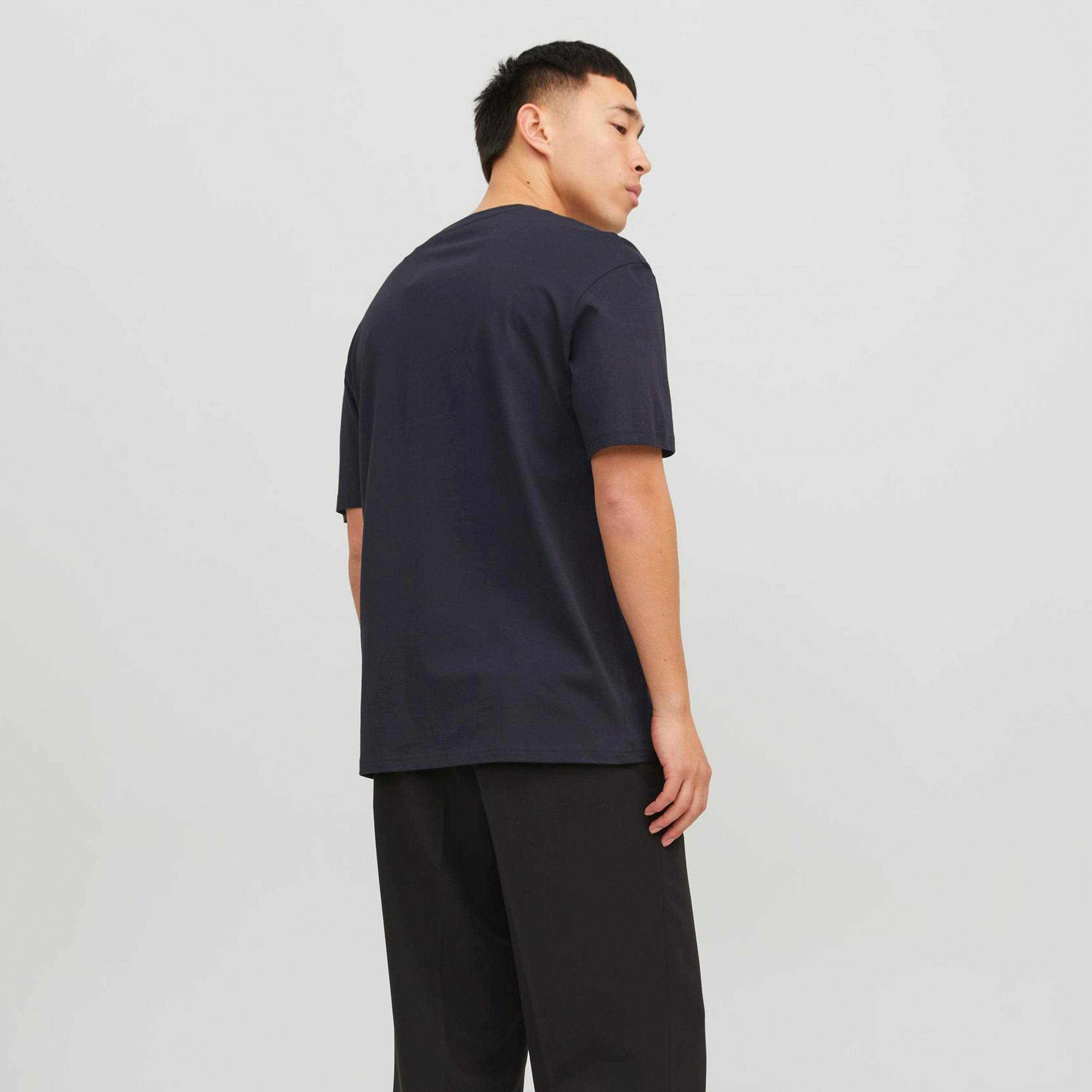 تي شيرت من جاك آند جونز بطبعة شعار بأكمام قصيرة و ياقة مستديرة-men-clothing-tshirtsandpolos-tshirts-image-12