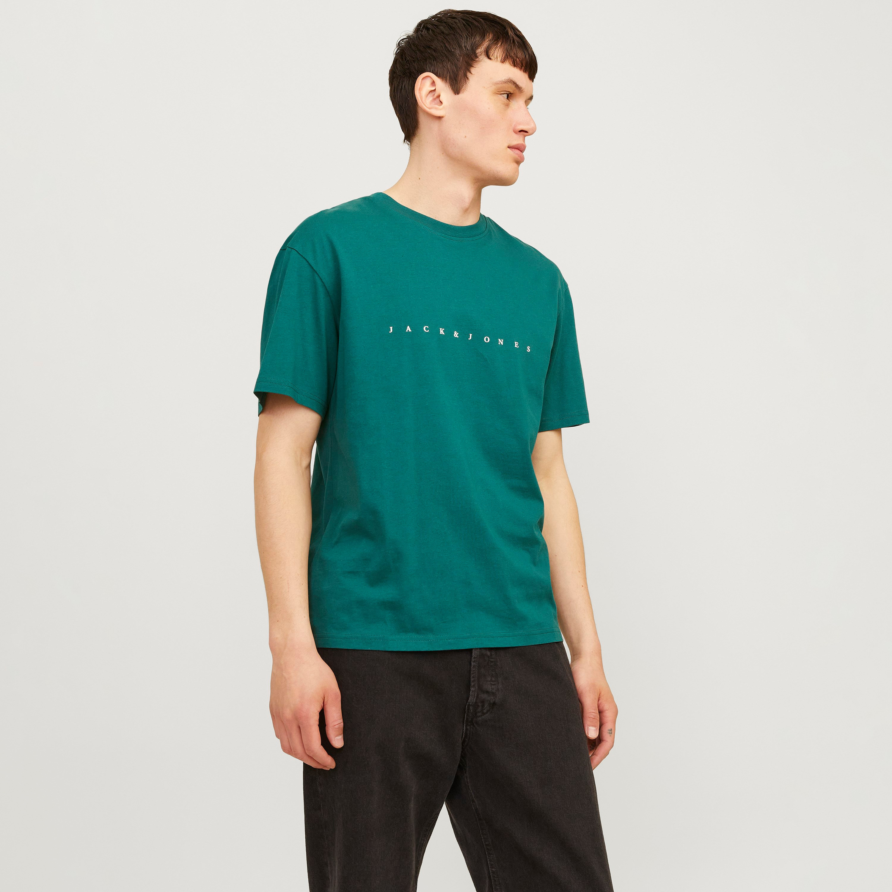 تي شيرت رجالي بأكمام قصيرة ورقبة دائرية وشعار من جاك اند جونز-men-clothing-tshirtsandpolos-tshirts-image-1