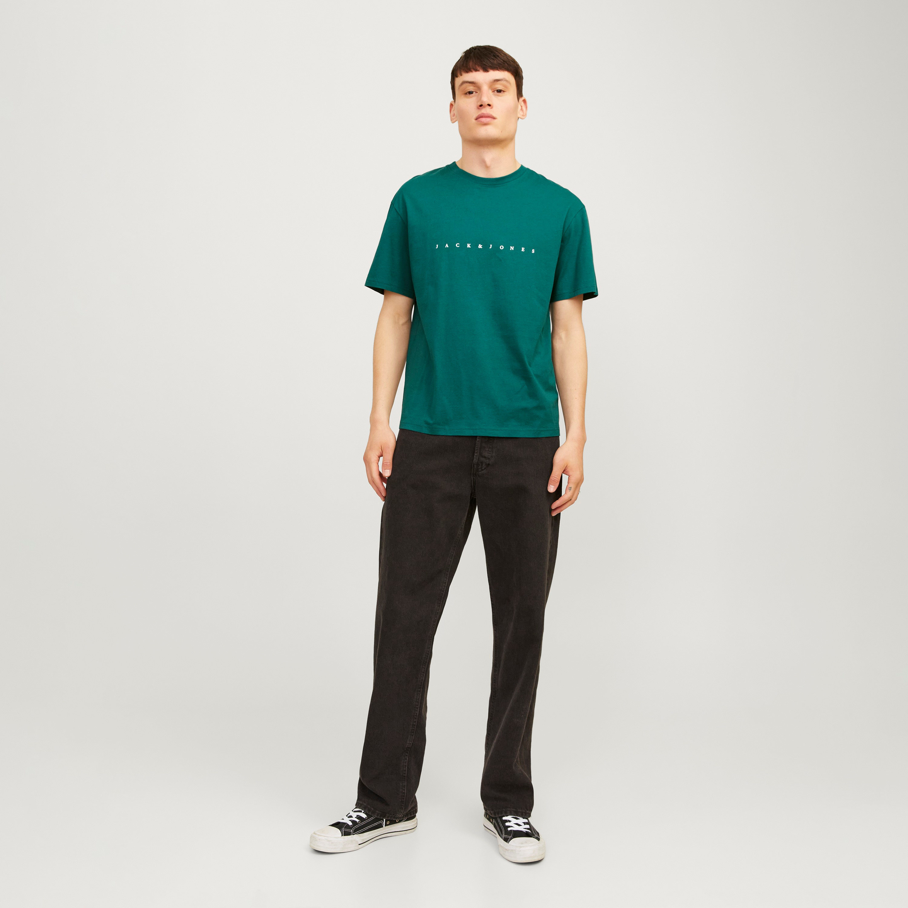 تي شيرت رجالي بأكمام قصيرة ورقبة دائرية وشعار من جاك اند جونز-men-clothing-tshirtsandpolos-tshirts-image-2