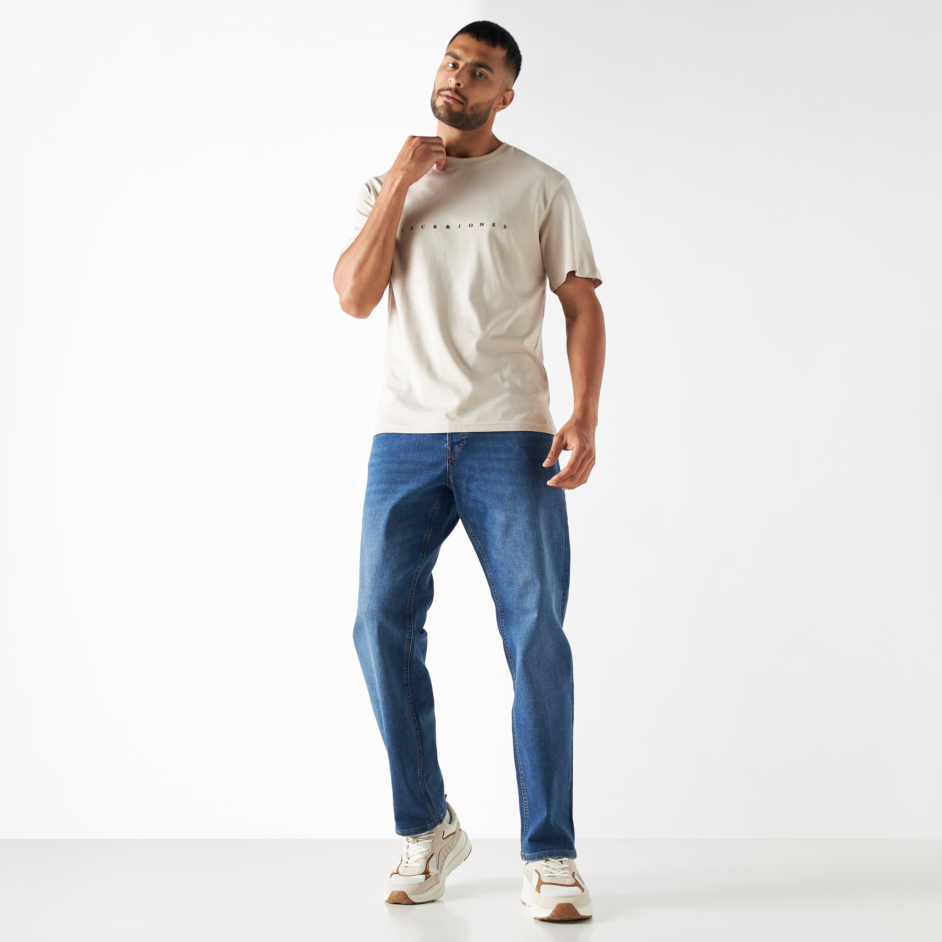 تي شيرت من جاك آند جونز بطبعة شعار بأكمام قصيرة و ياقة مستديرة-men-clothing-tshirtsandpolos-tshirts-image-2