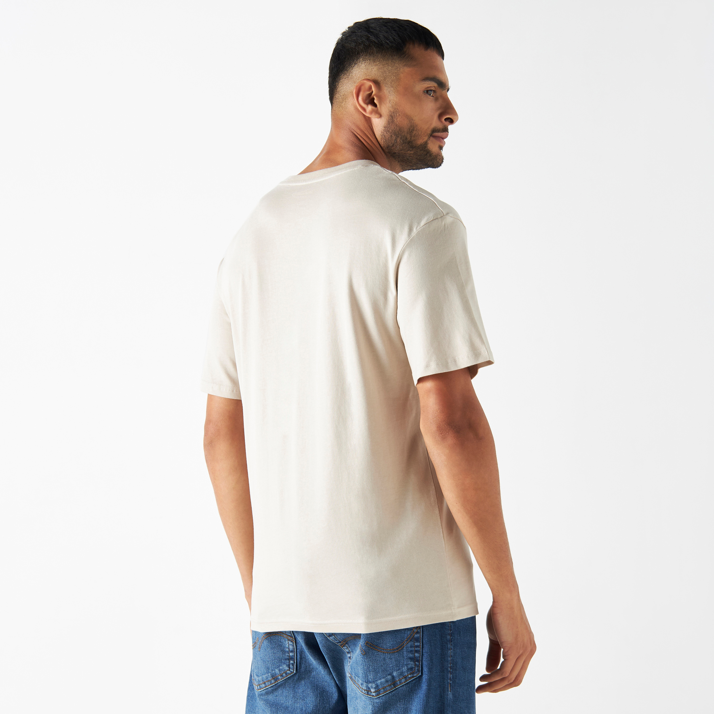 تي شيرت من جاك آند جونز بطبعة شعار بأكمام قصيرة و ياقة مستديرة-men-clothing-tshirtsandpolos-tshirts-image-4