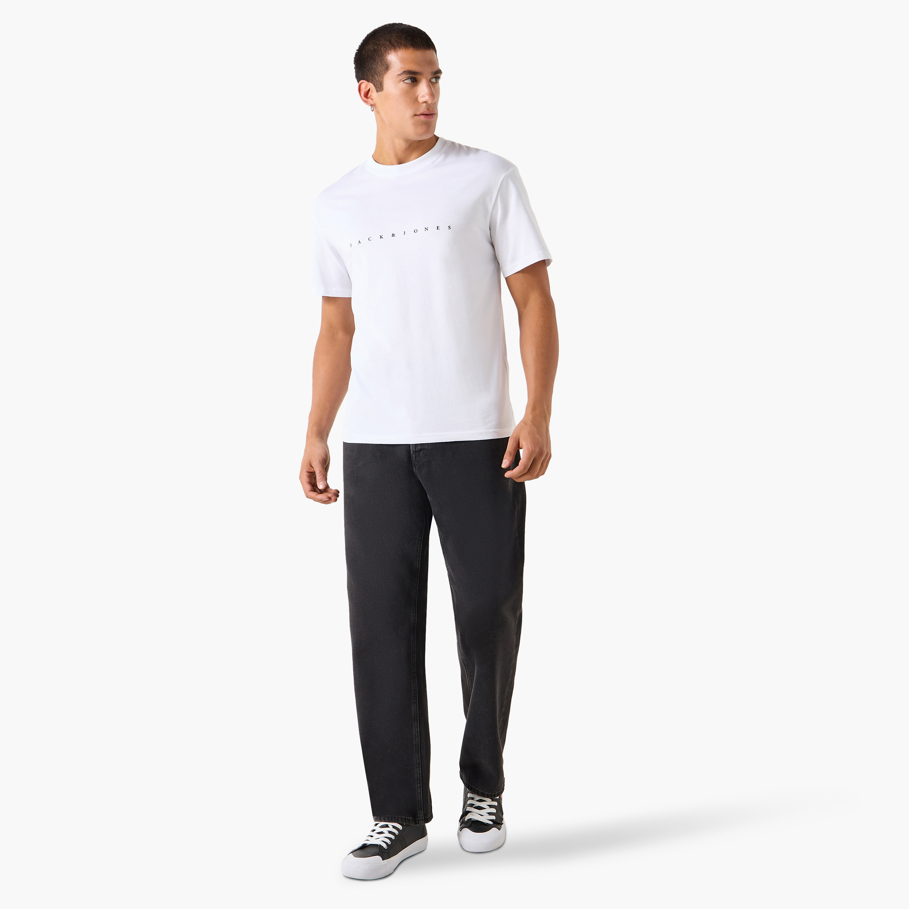 تي شيرت من جاك آند جونز بطبعة شعار بأكمام قصيرة و ياقة مستديرة-men-clothing-tshirtsandpolos-tshirts-image-14
