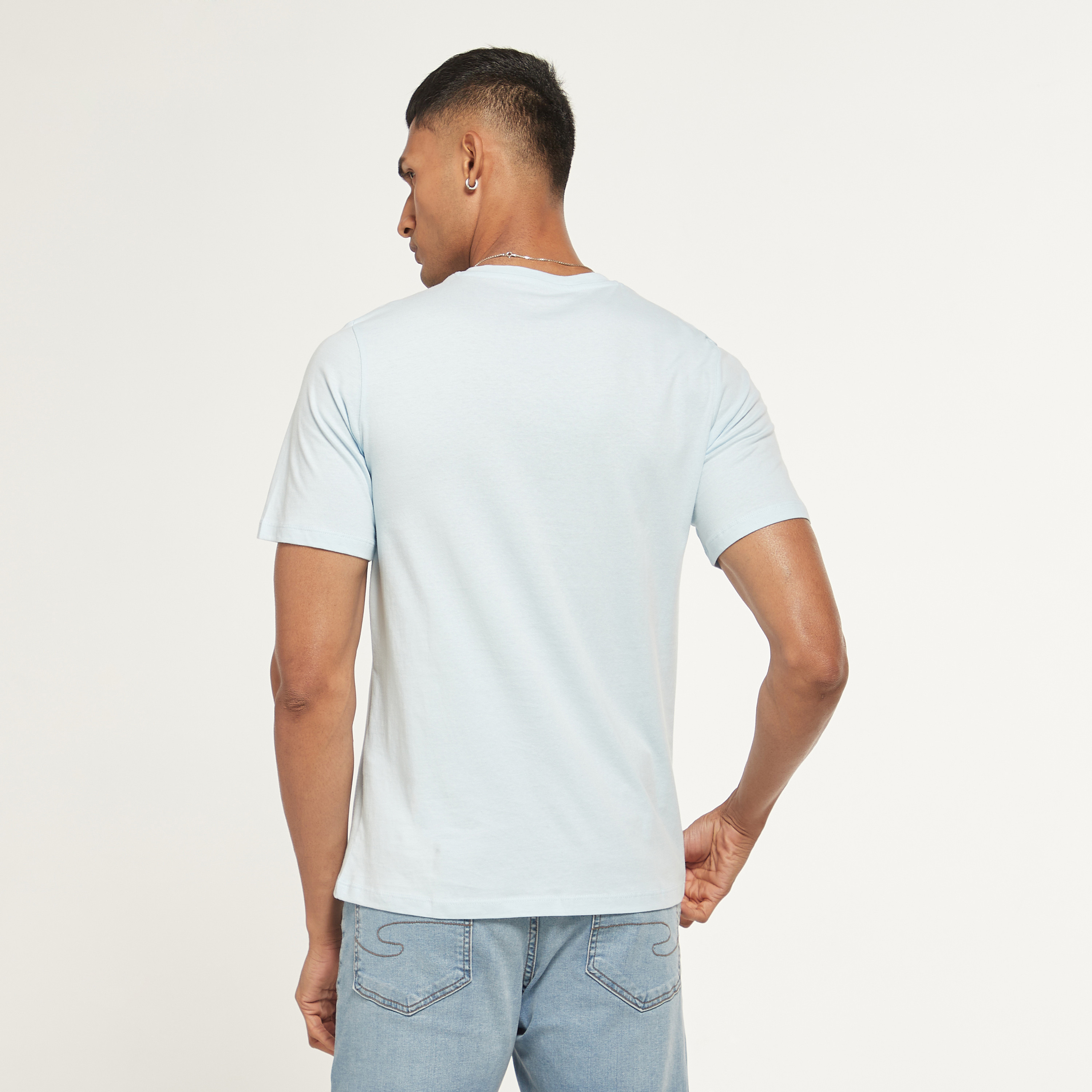 تي شيرت من جاك آند جونز مطبوع بأكمام قصيرة و ياقة مستديرة-men-clothing-tshirtsandpolos-tshirts-image-3