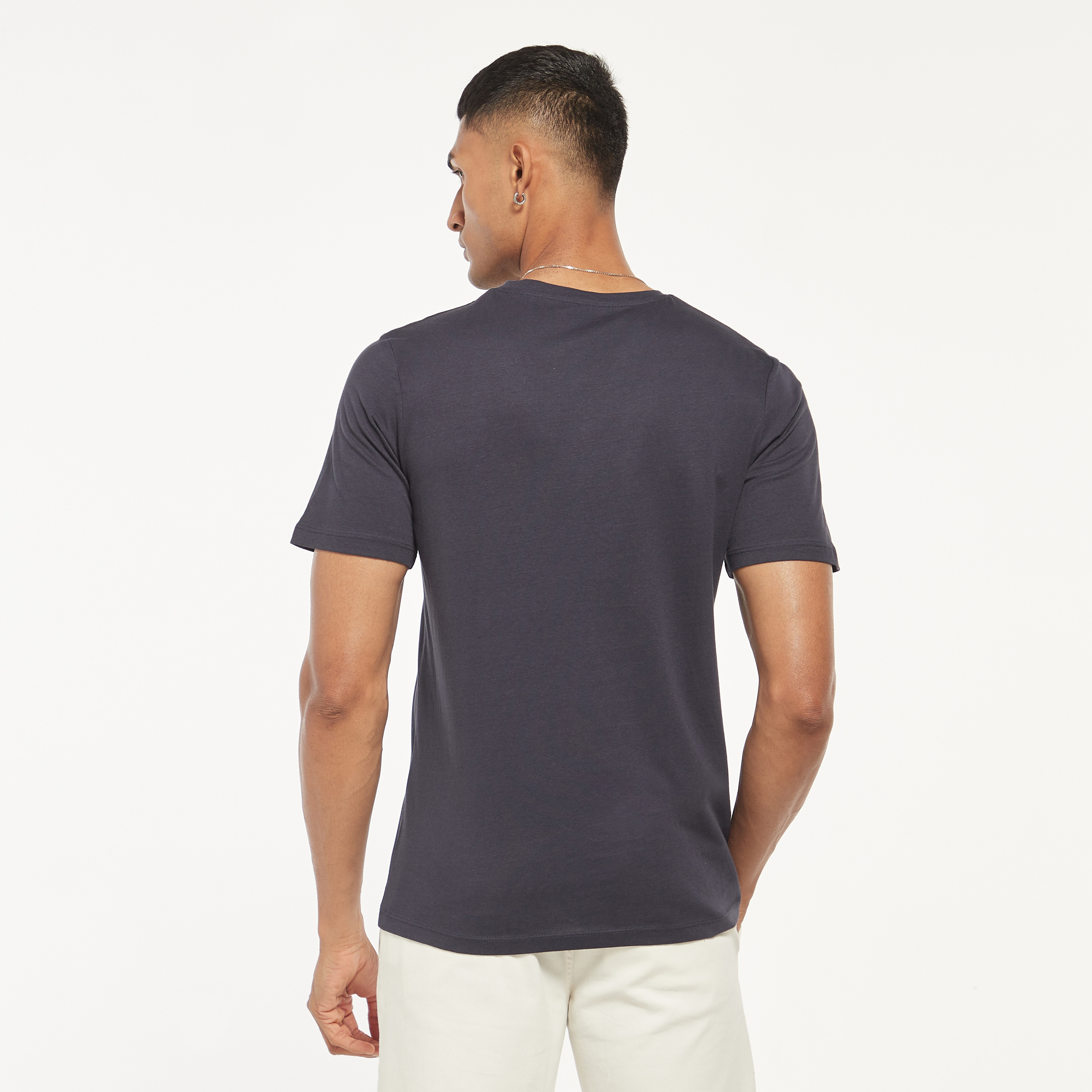 تي شيرت من جاك آند جونز مطبوع بأكمام قصيرة و ياقة مستديرة-men-clothing-tshirtsandpolos-tshirts-image-3