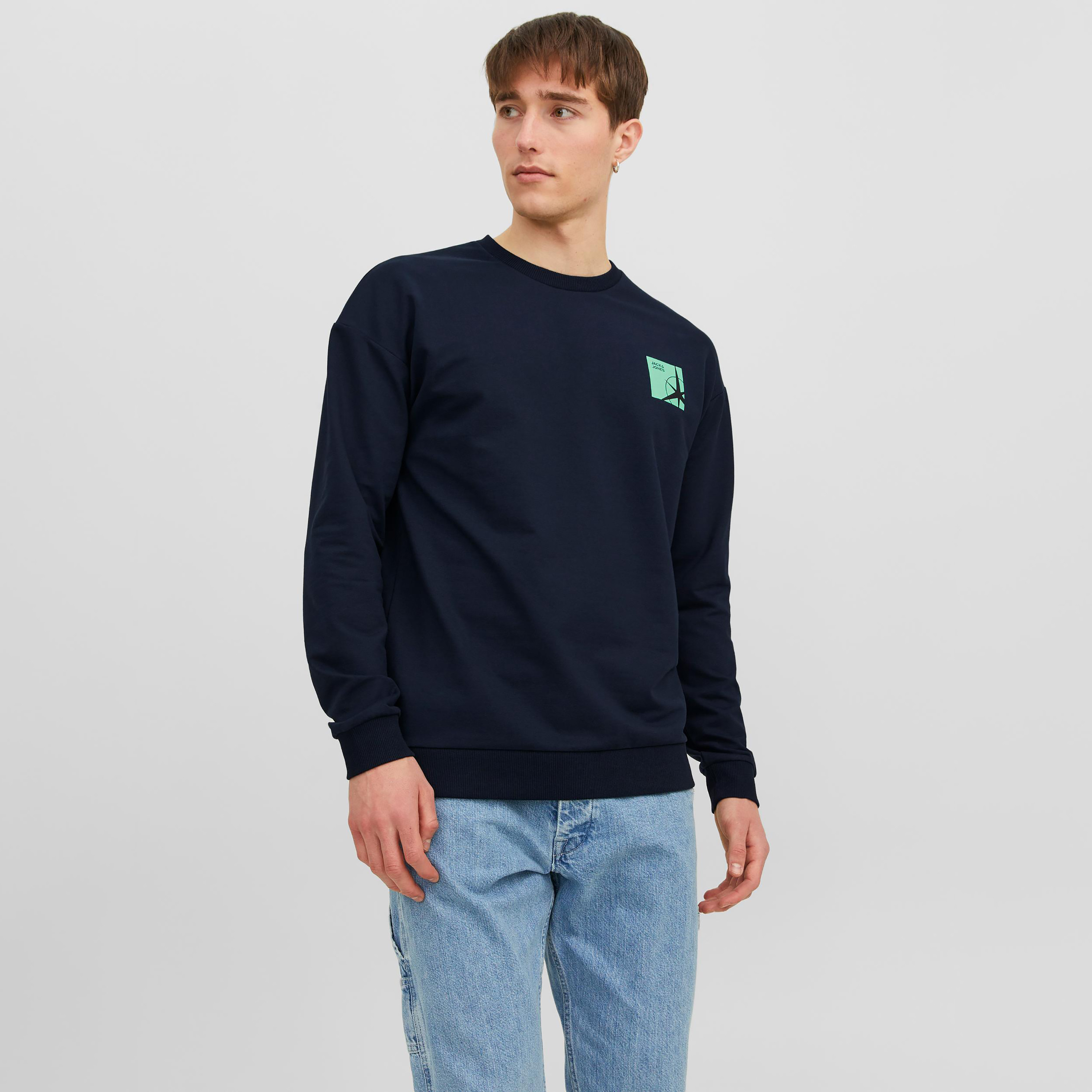 سويت شيرت من جاك آند جونز مع مطبوع بأكمام طويلة وياقة مستديرة -men-clothing-sweatersandpullovers-image-3