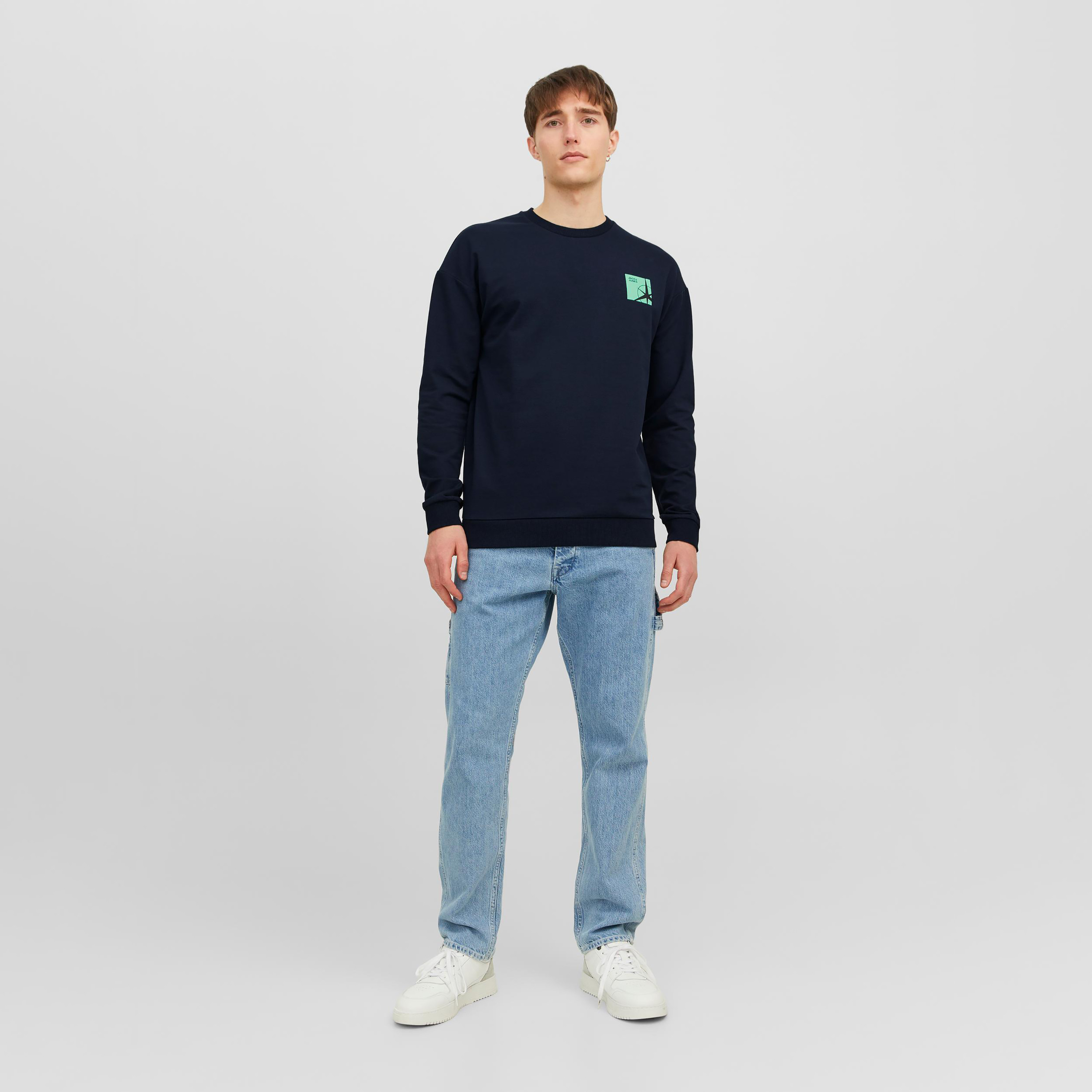 سويت شيرت من جاك آند جونز مع مطبوع بأكمام طويلة وياقة مستديرة -men-clothing-sweatersandpullovers-image-4