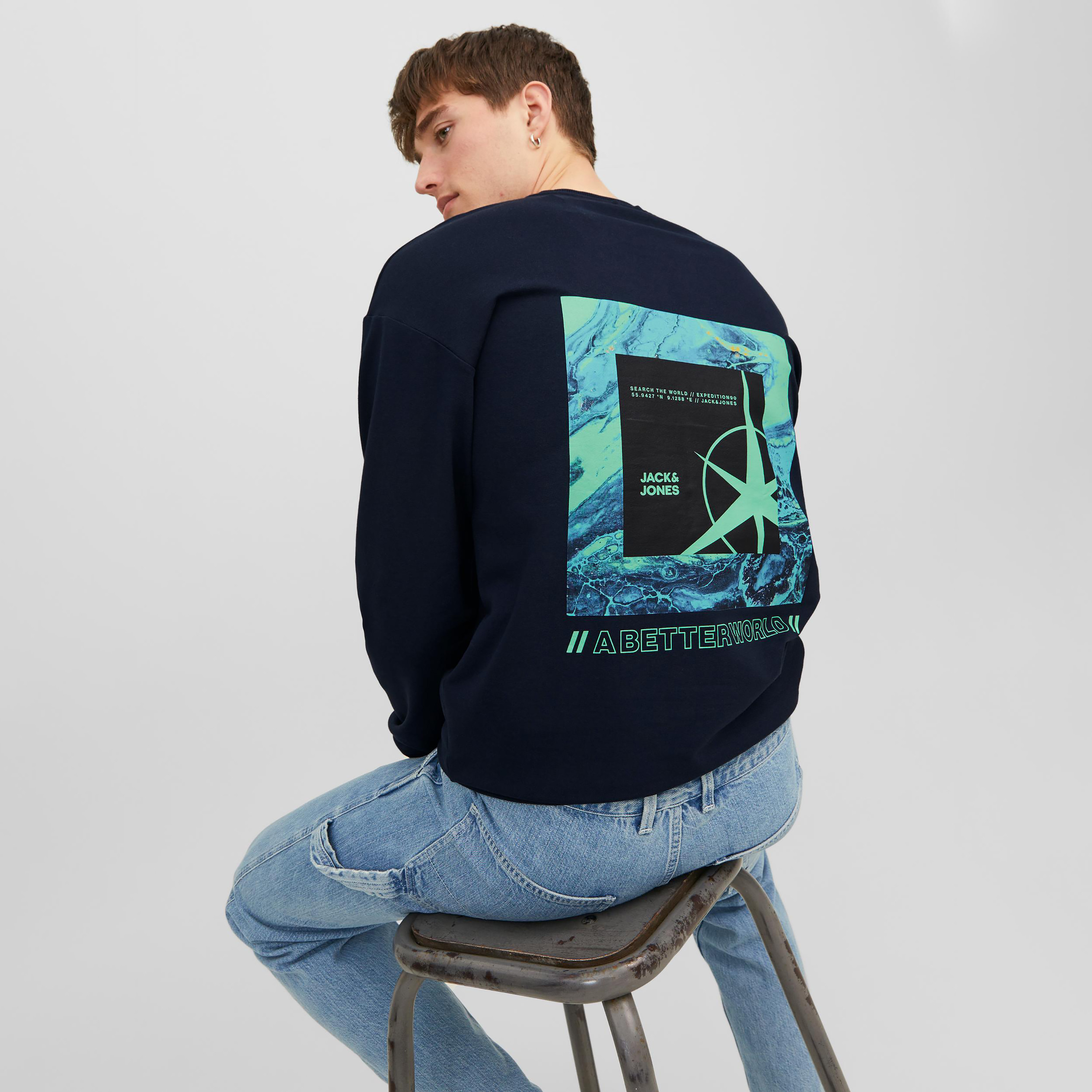 سويت شيرت من جاك آند جونز مع مطبوع بأكمام طويلة وياقة مستديرة -men-clothing-sweatersandpullovers-image-8