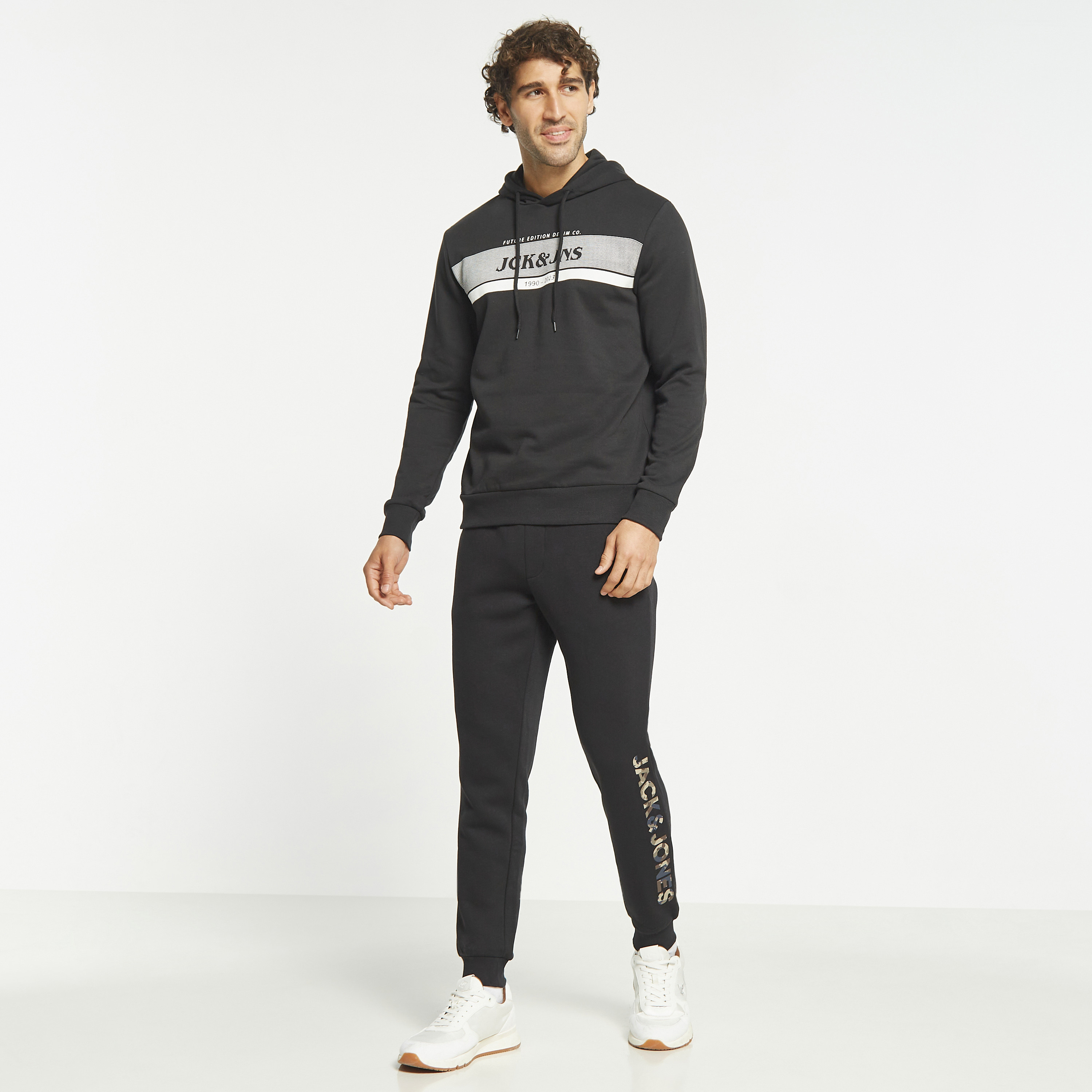  هودي جاك آند جونز مع شعار بأكمام طويلة-men-winterwear-hoodiesandsweatshirts-image-2