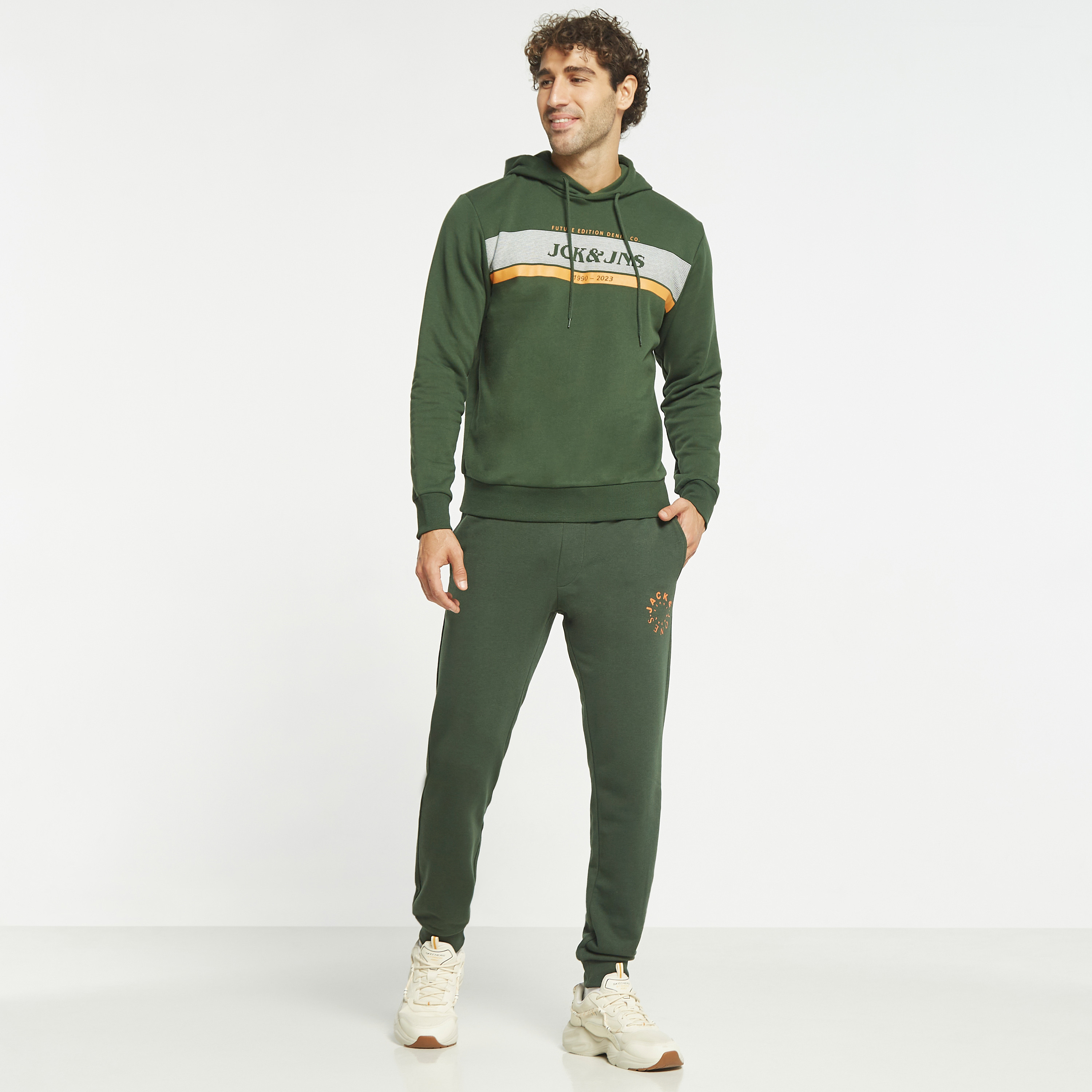  هودي جاك آند جونز مع شعار بأكمام طويلة-men-winterwear-hoodiesandsweatshirts-image-10