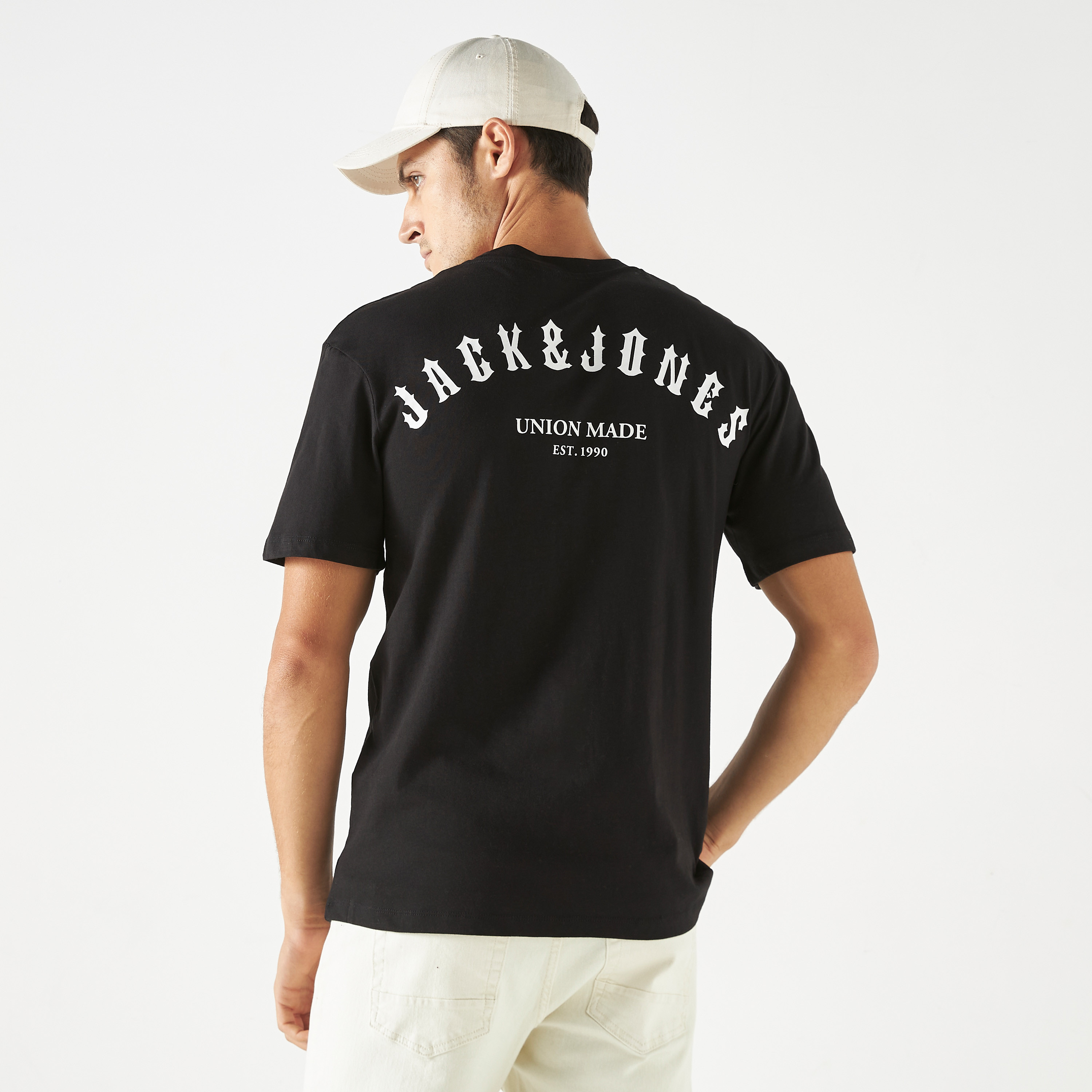 تي شيرت من جاك آند جونز مع مطبوع بأكمام قصيرة و ياقة مستديرة-men-clothing-tshirtsandpolos-tshirts-image-1