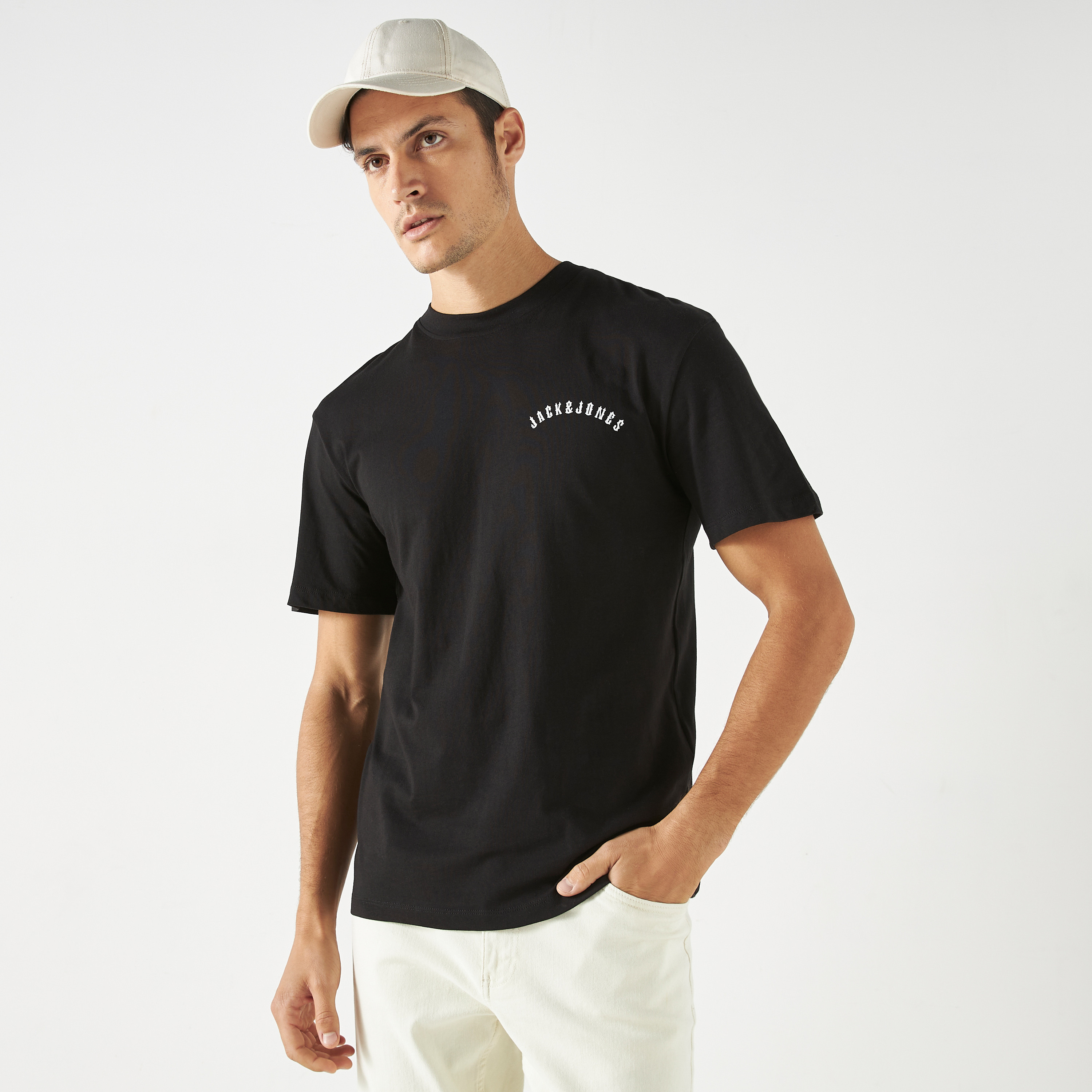 تي شيرت من جاك آند جونز مع مطبوع بأكمام قصيرة و ياقة مستديرة-men-clothing-tshirtsandpolos-tshirts-image-2