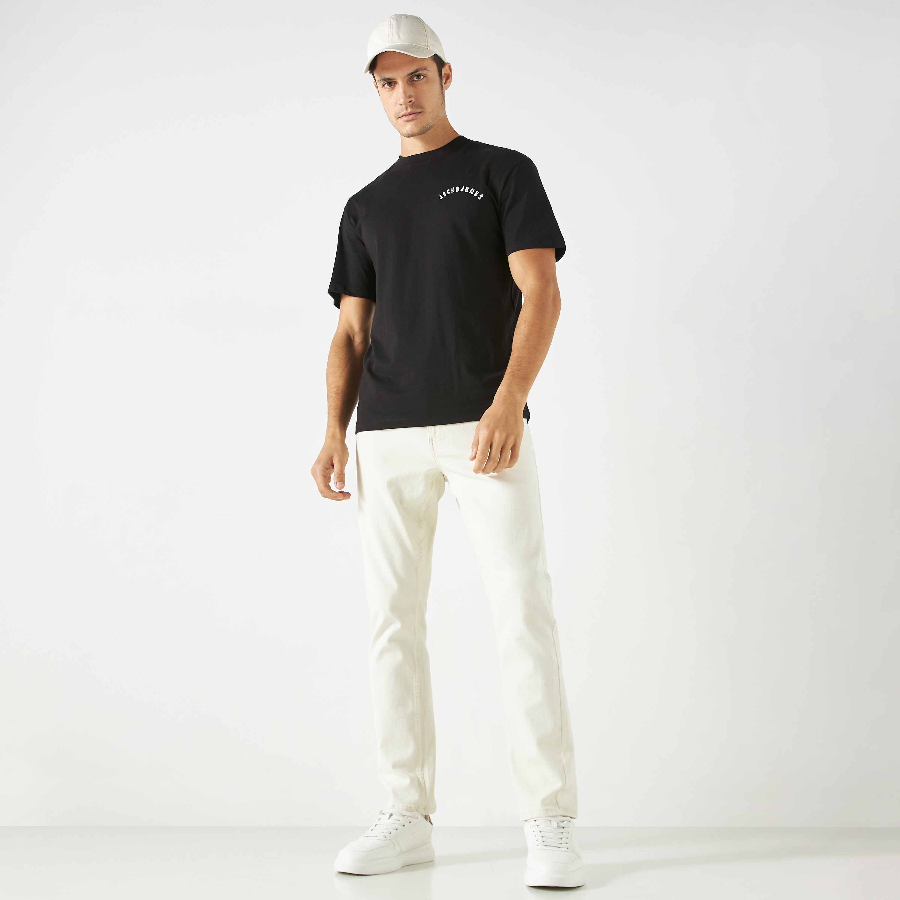 تي شيرت من جاك آند جونز مع مطبوع بأكمام قصيرة و ياقة مستديرة-men-clothing-tshirtsandpolos-tshirts-image-3