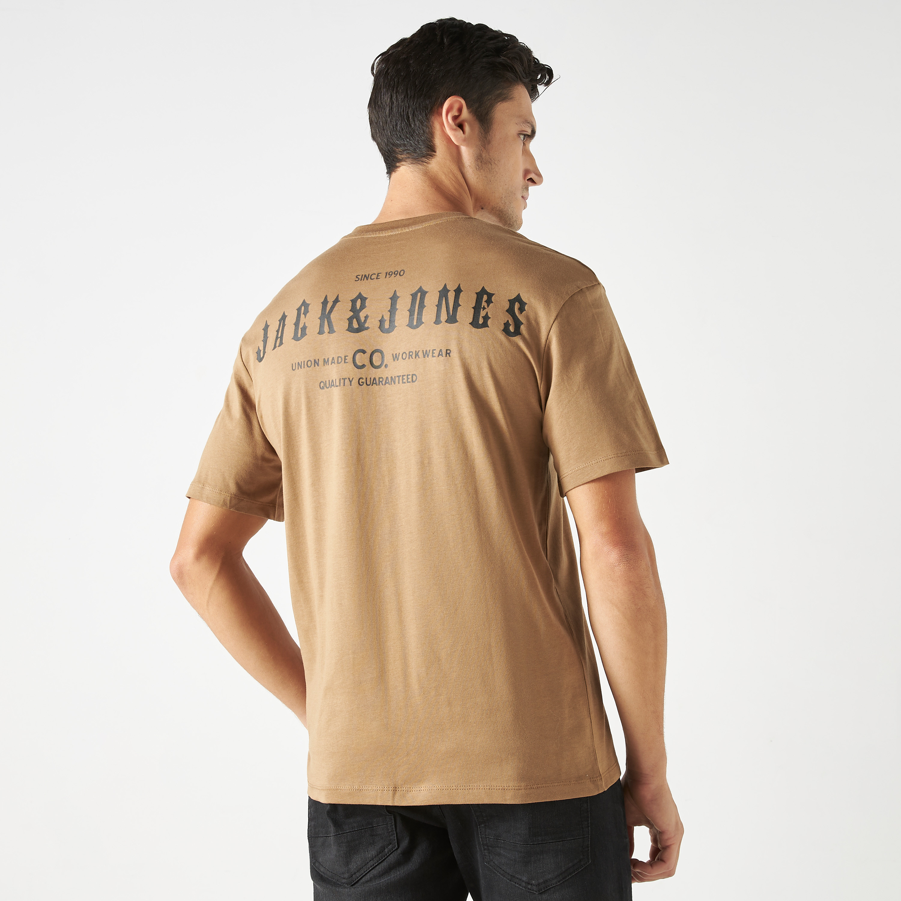 تي شيرت من جاك آند جونز مع مطبوع بأكمام قصيرة و ياقة مستديرة-men-clothing-tshirtsandpolos-tshirts-image-5
