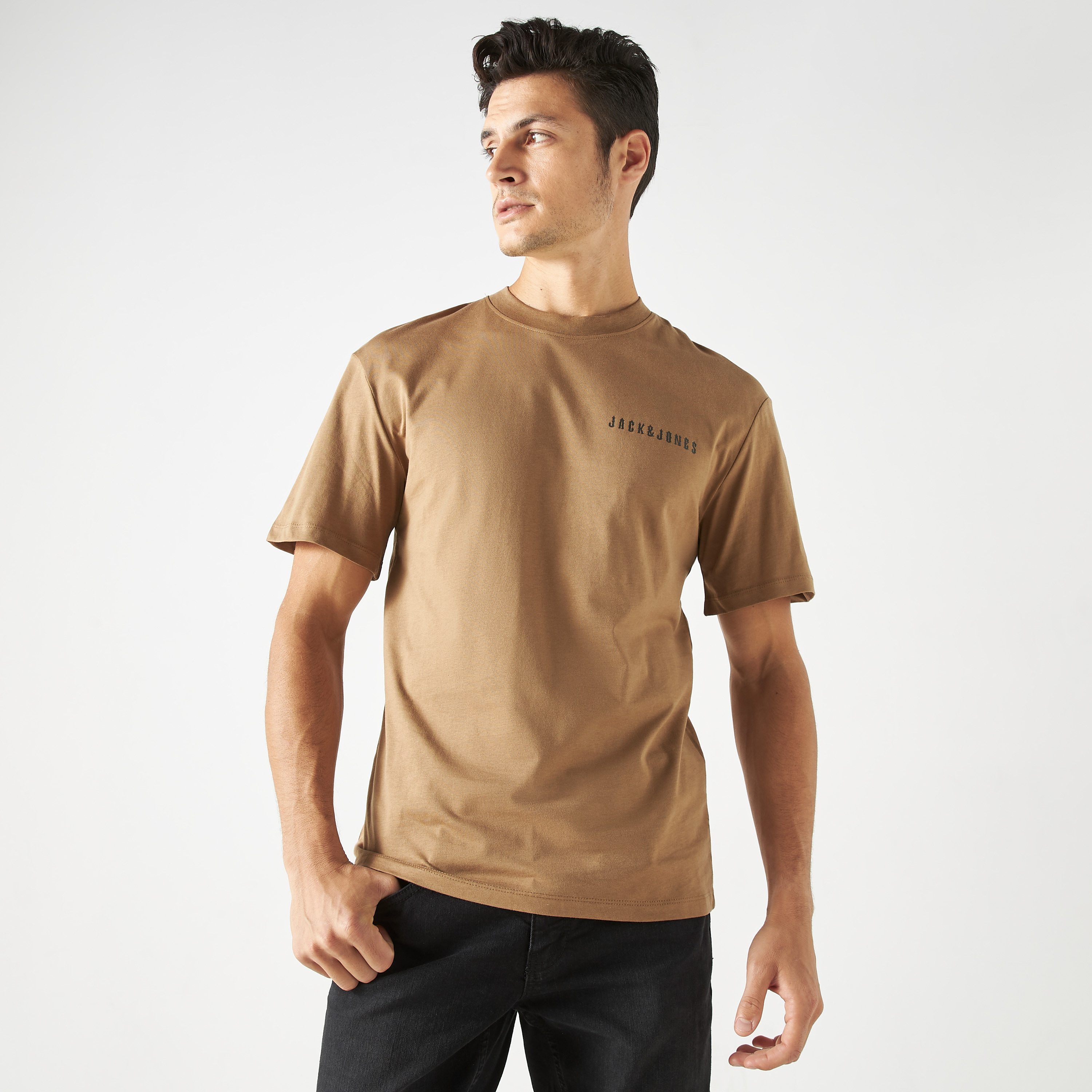 تي شيرت من جاك آند جونز مع مطبوع بأكمام قصيرة و ياقة مستديرة-men-clothing-tshirtsandpolos-tshirts-image-6