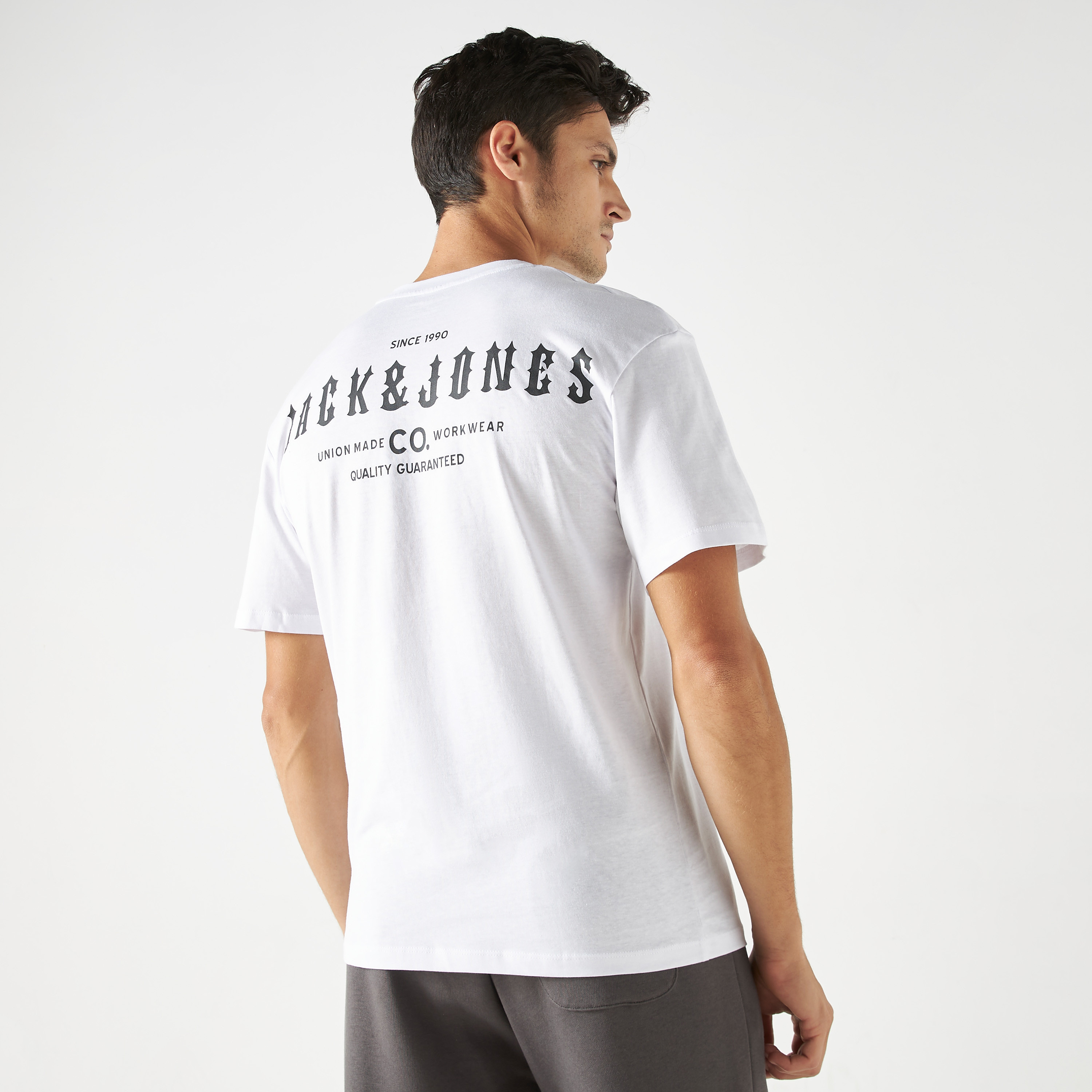 تي شيرت من جاك آند جونز مع مطبوع بأكمام قصيرة و ياقة مستديرة-men-clothing-tshirtsandpolos-tshirts-image-9