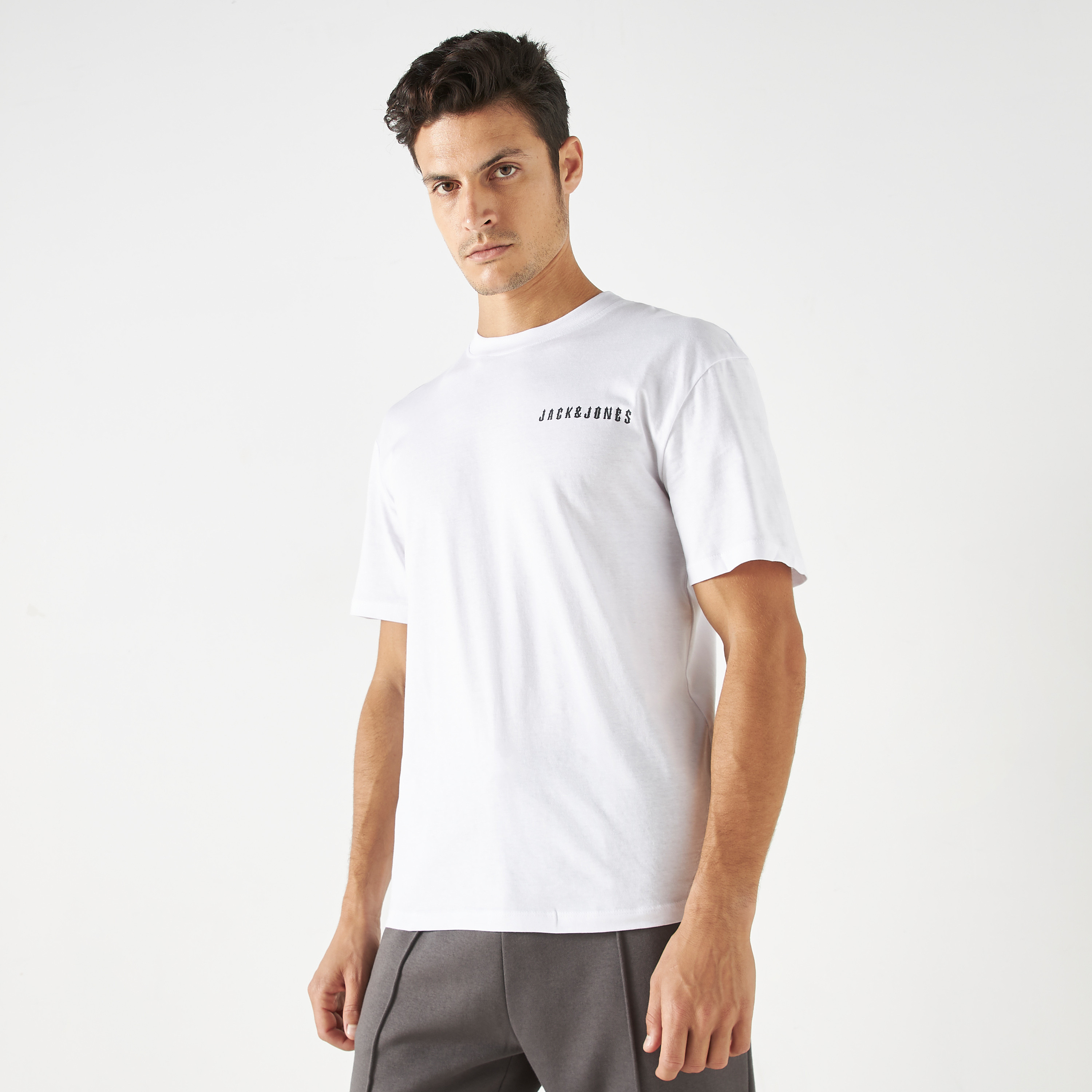 تي شيرت من جاك آند جونز مع مطبوع بأكمام قصيرة و ياقة مستديرة-men-clothing-tshirtsandpolos-tshirts-image-10