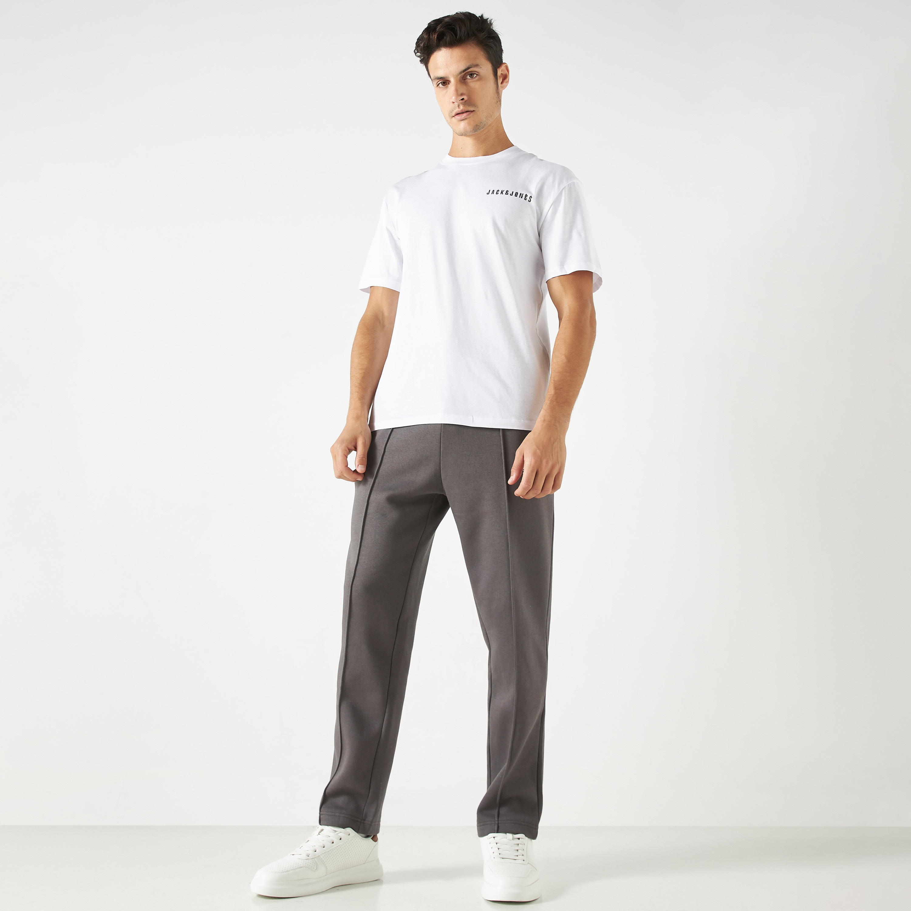 تي شيرت من جاك آند جونز مع مطبوع بأكمام قصيرة و ياقة مستديرة-men-clothing-tshirtsandpolos-tshirts-image-11