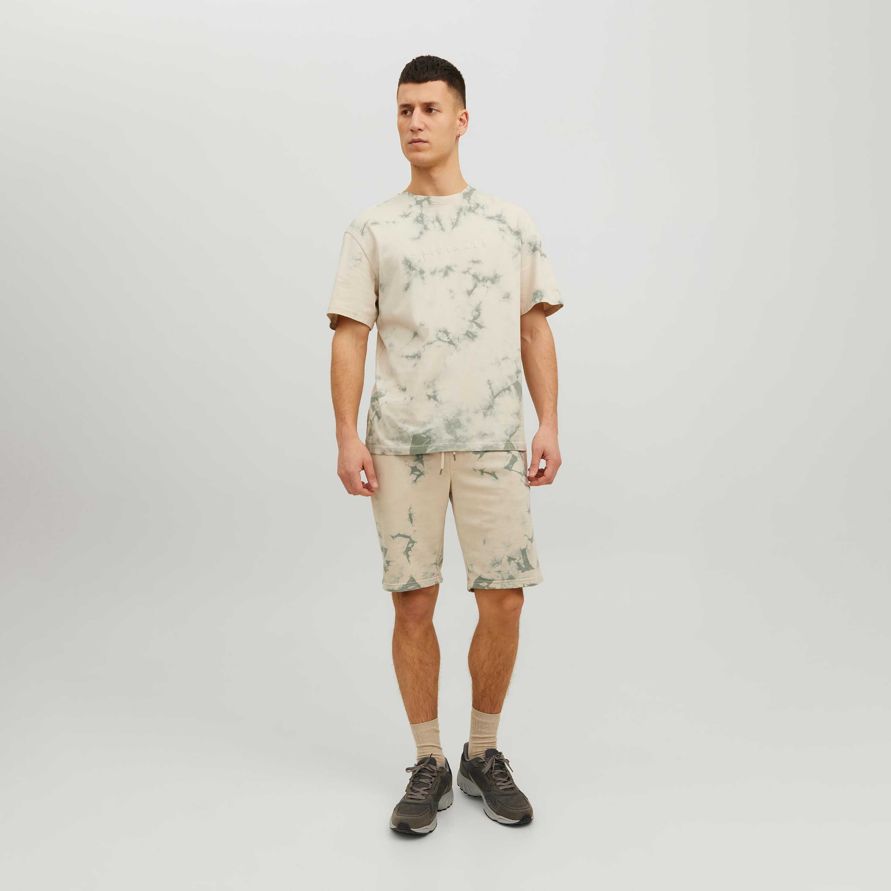 تي شيرت من جاك آند جونز مع تائي ايند دائي بأكمام قصيرة و ياقة مستديرة -men-clothing-tshirtsandpolos-tshirts-image-6