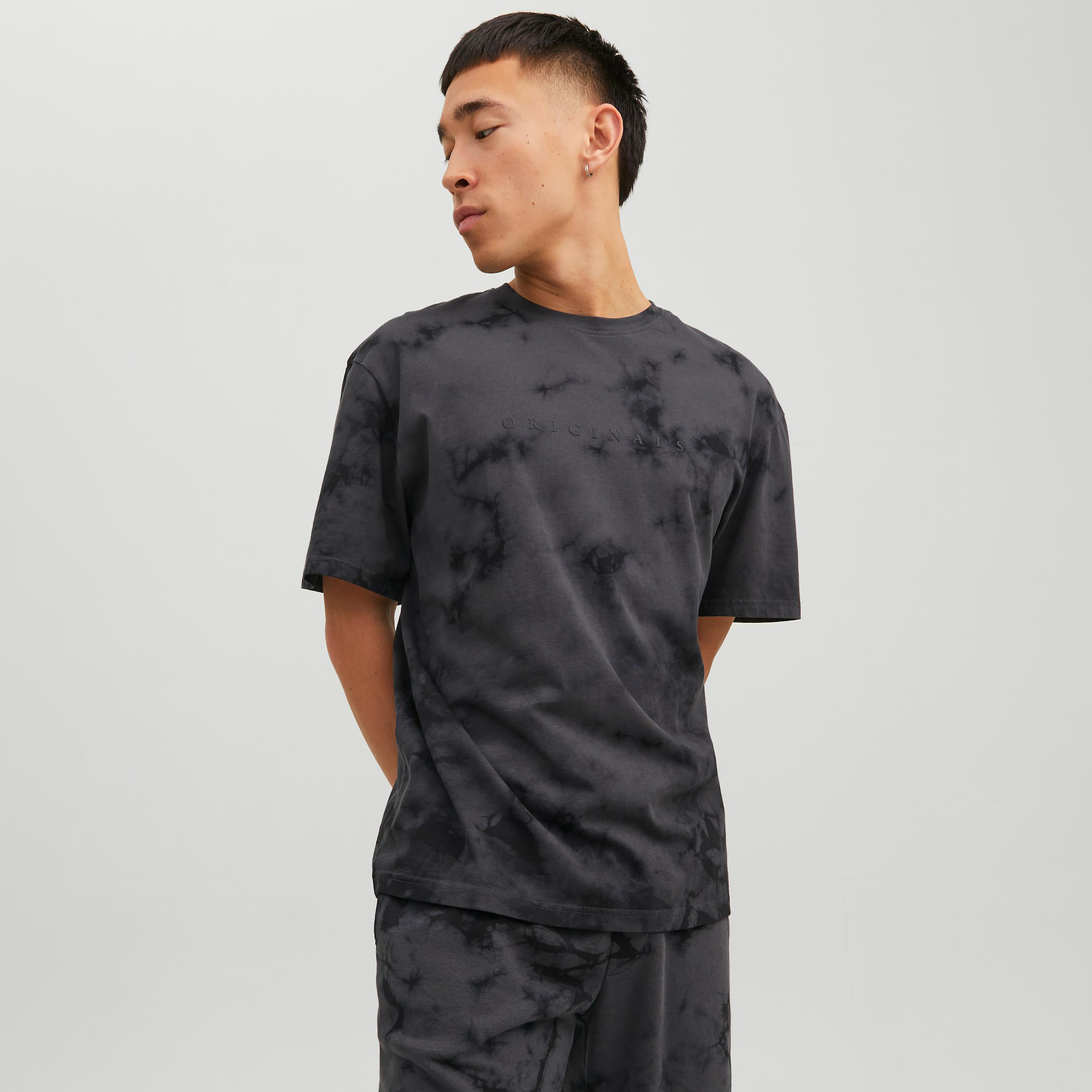 تي شيرت من جاك آند جونز مع تائي ايند دائي بأكمام قصيرة و ياقة مستديرة -men-clothing-tshirtsandpolos-tshirts-image-13