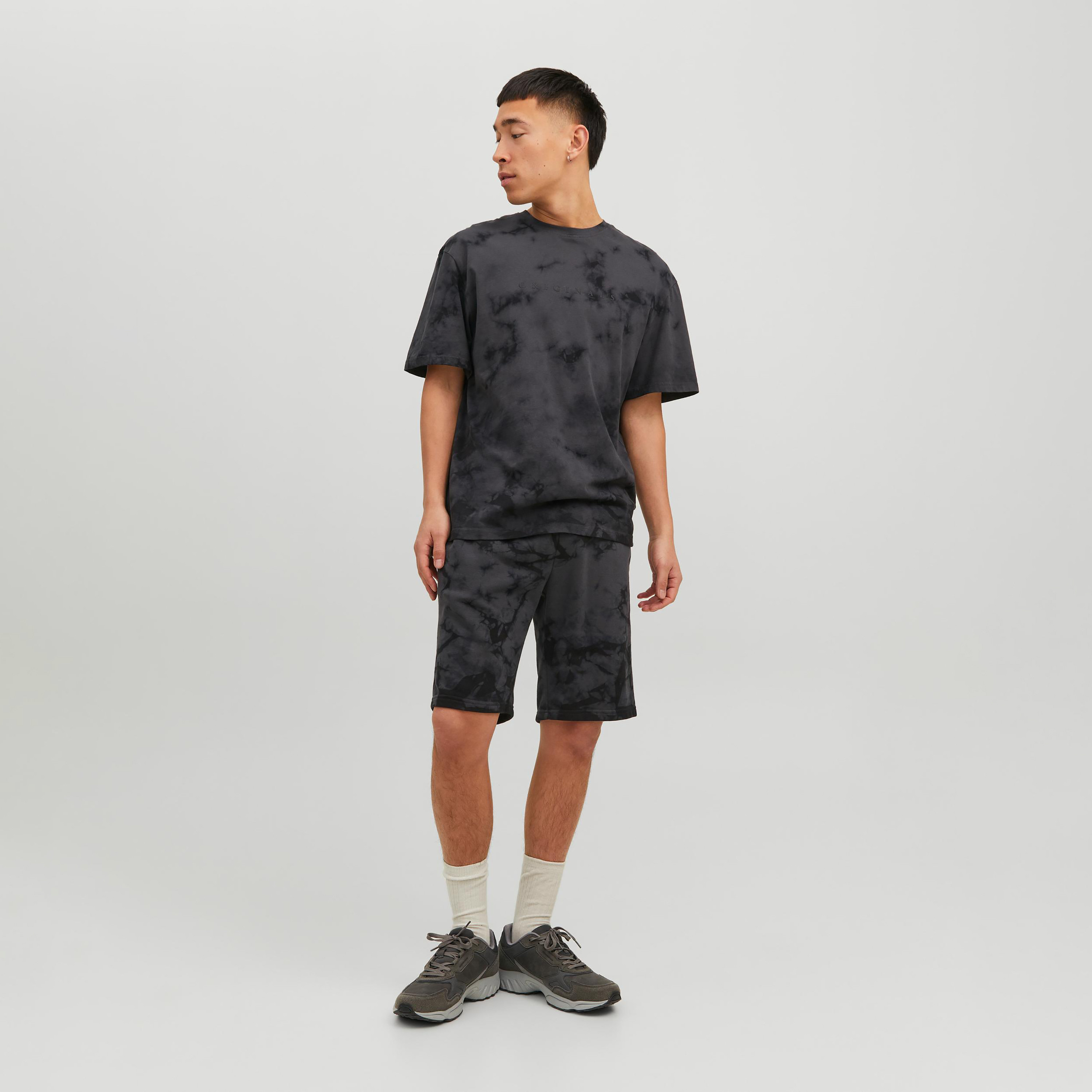 تي شيرت من جاك آند جونز مع تائي ايند دائي بأكمام قصيرة و ياقة مستديرة -men-clothing-tshirtsandpolos-tshirts-image-14