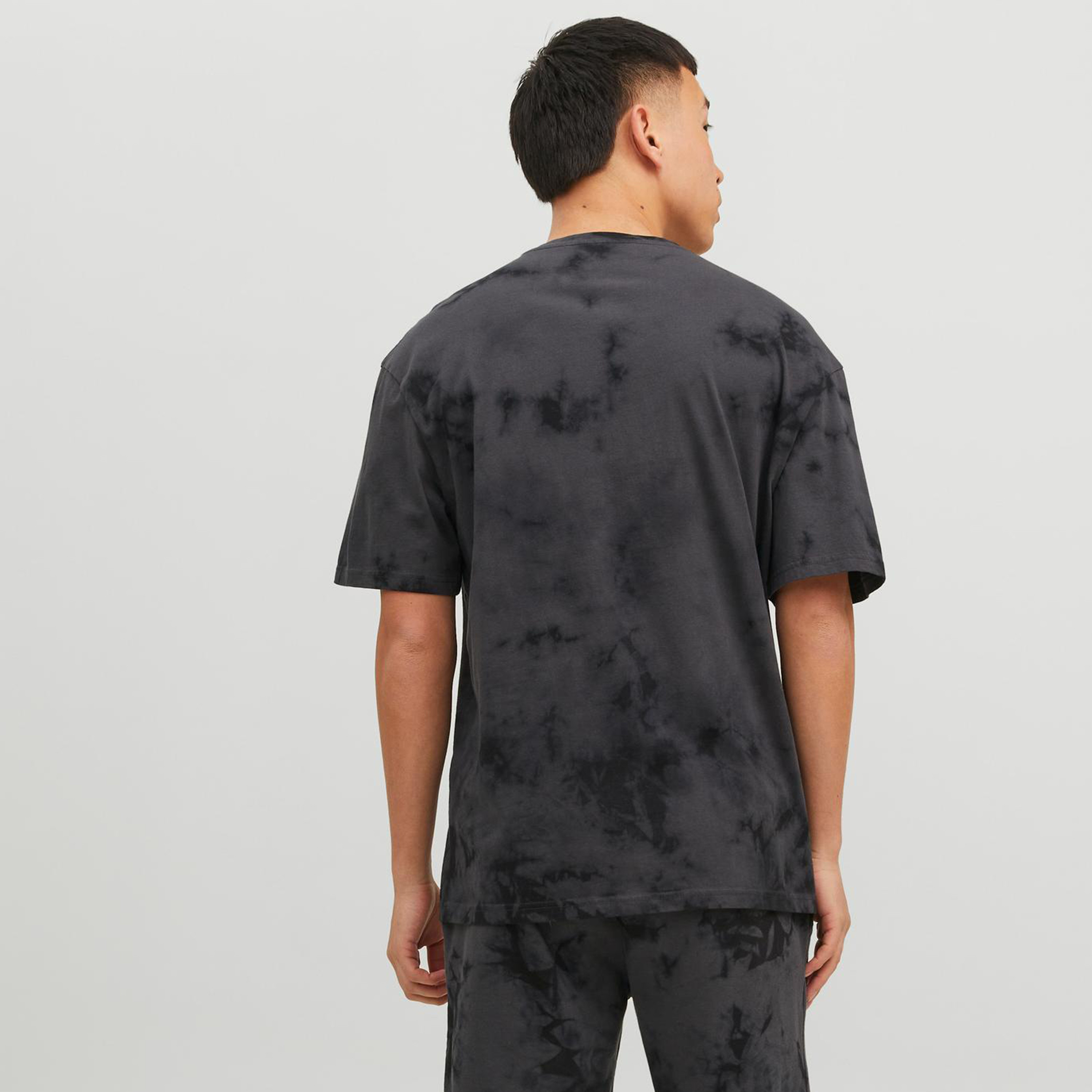 تي شيرت من جاك آند جونز مع تائي ايند دائي بأكمام قصيرة و ياقة مستديرة -men-clothing-tshirtsandpolos-tshirts-image-16