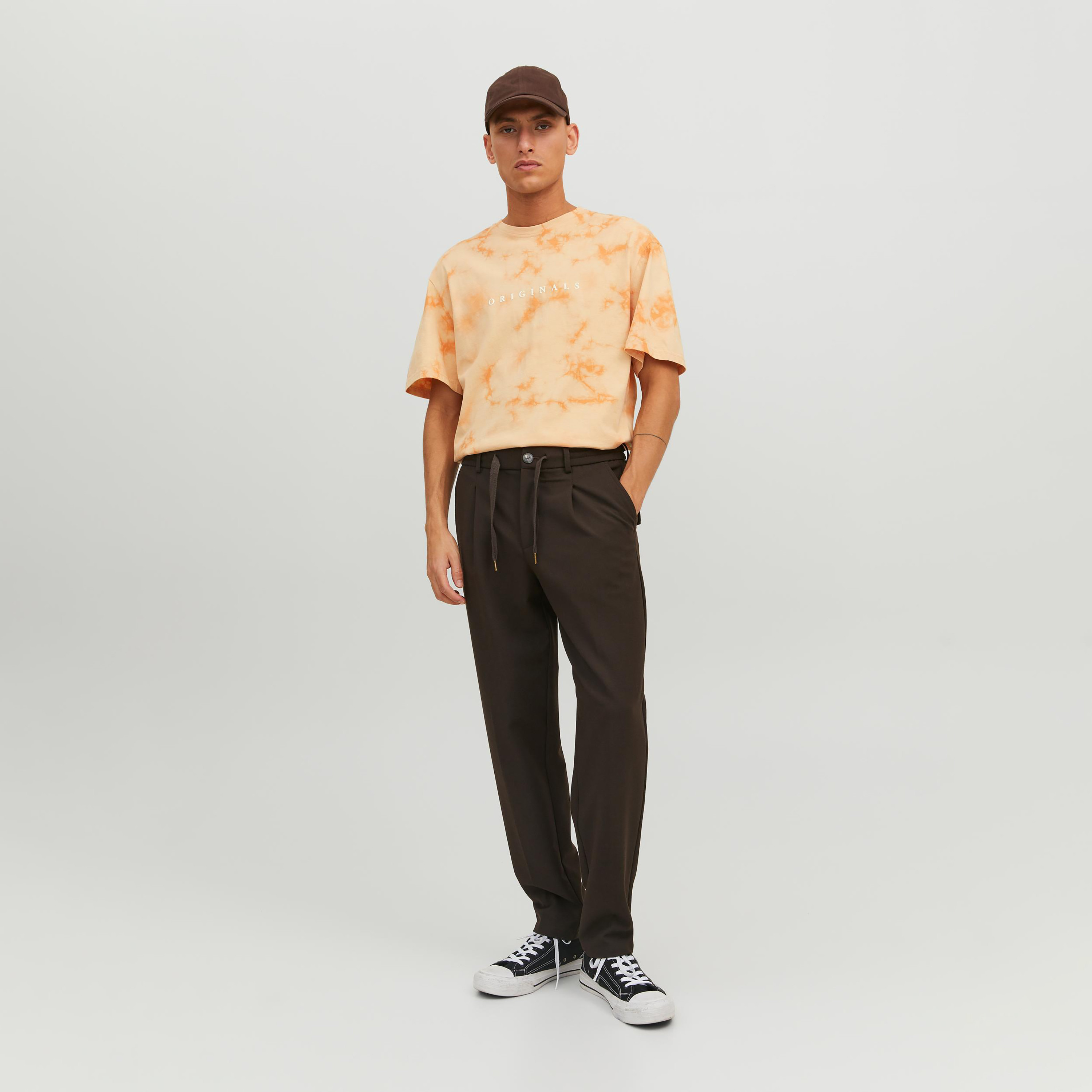 تي شيرت من جاك آند جونز مع تائي ايند دائي بأكمام قصيرة و ياقة مستديرة -men-clothing-tshirtsandpolos-tshirts-image-10