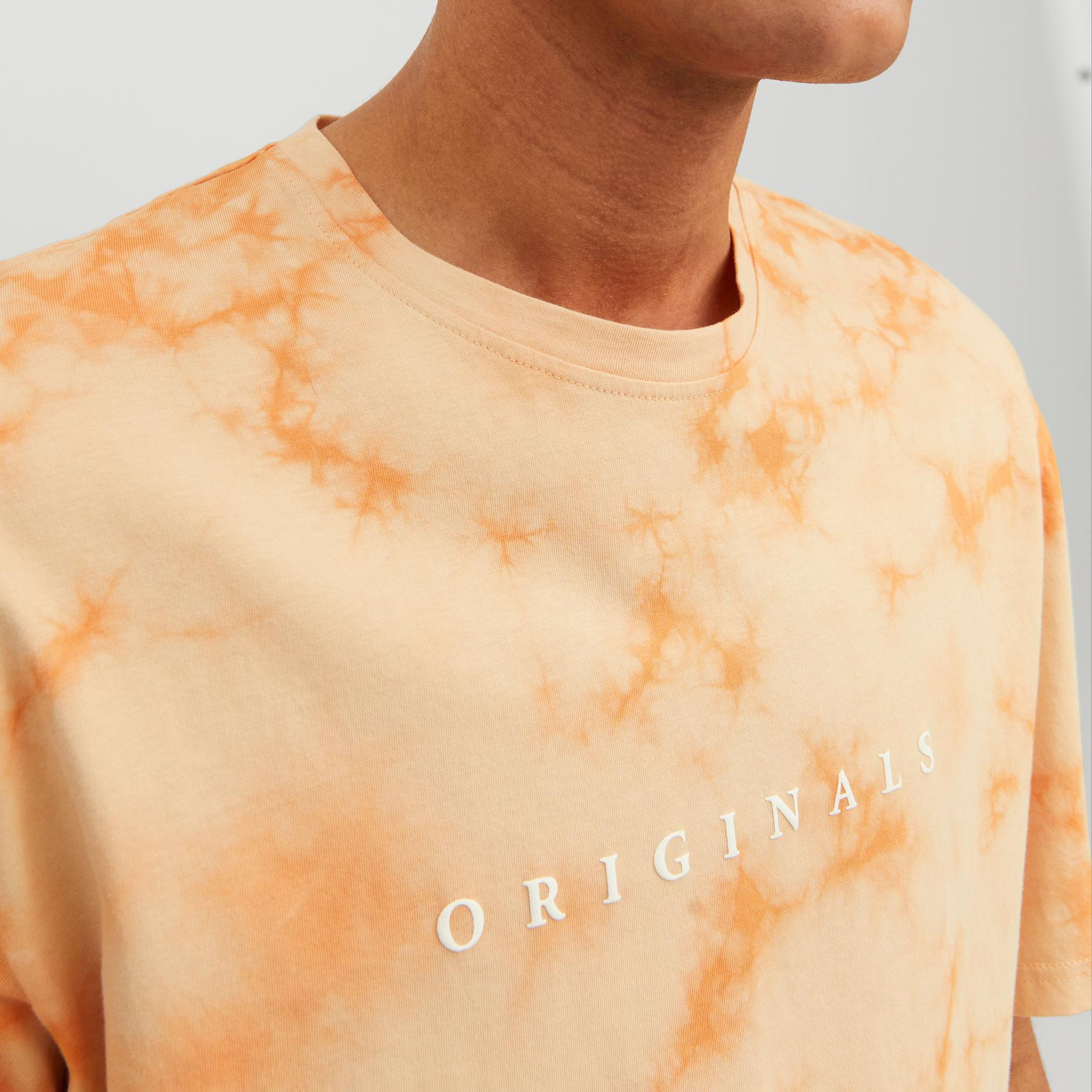 تي شيرت من جاك آند جونز مع تائي ايند دائي بأكمام قصيرة و ياقة مستديرة -men-clothing-tshirtsandpolos-tshirts-image-11