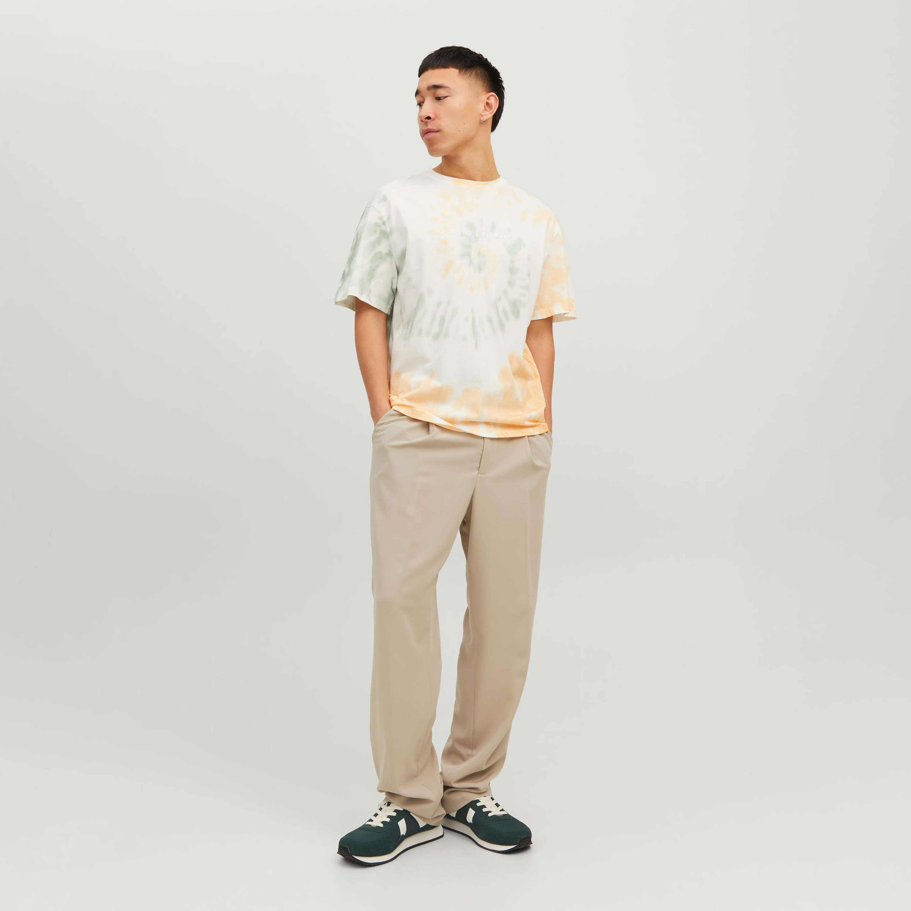 تي شيرت من جاك آند جونز مع تائي ايند دائي بأكمام قصيرة و ياقة مستديرة -men-clothing-tshirtsandpolos-tshirts-image-2