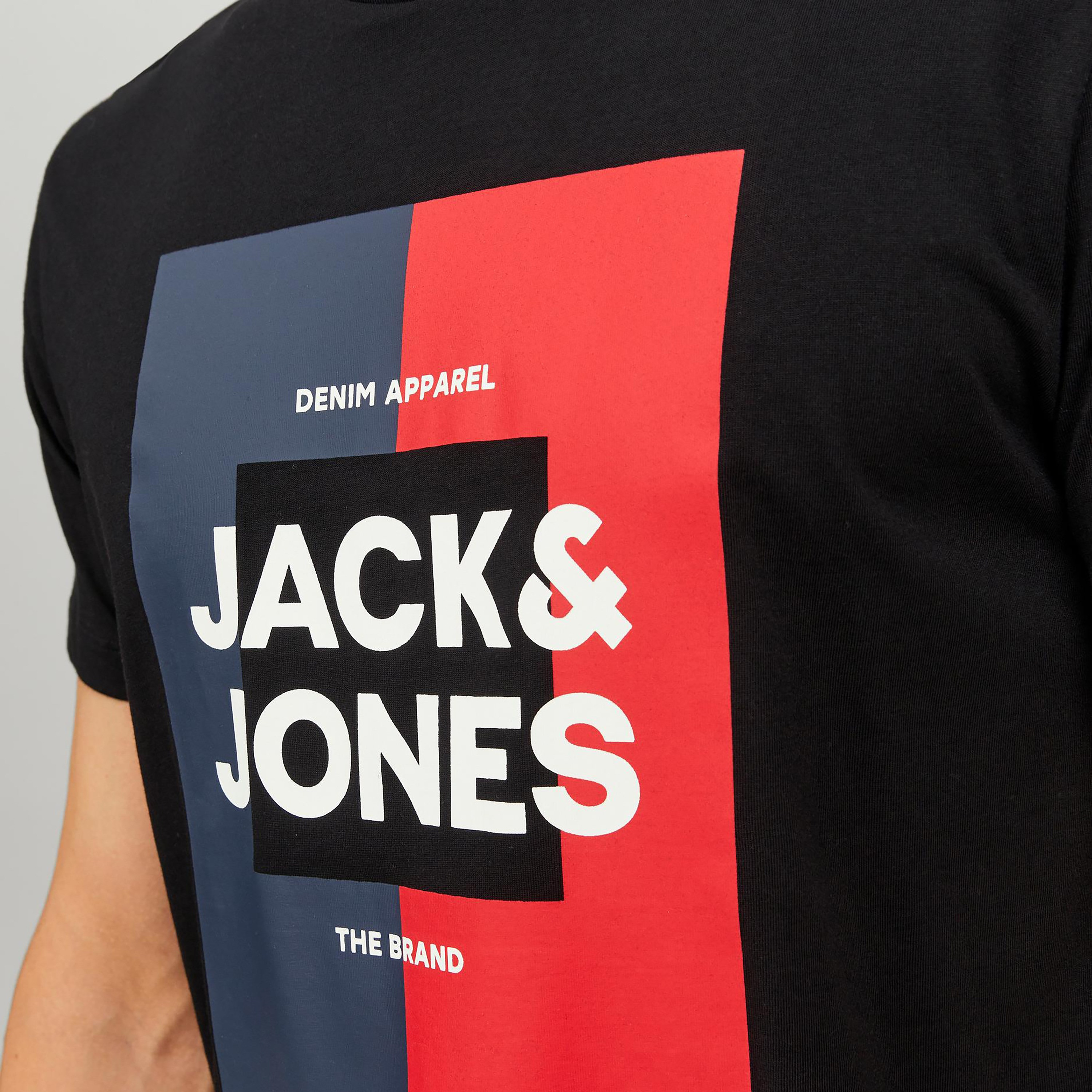  تي شيرت من جاك آند جونز مع شعار بأكمام قصيرة و ياقة مستديرة-men-clothing-tshirtsandpolos-tshirts-image-3