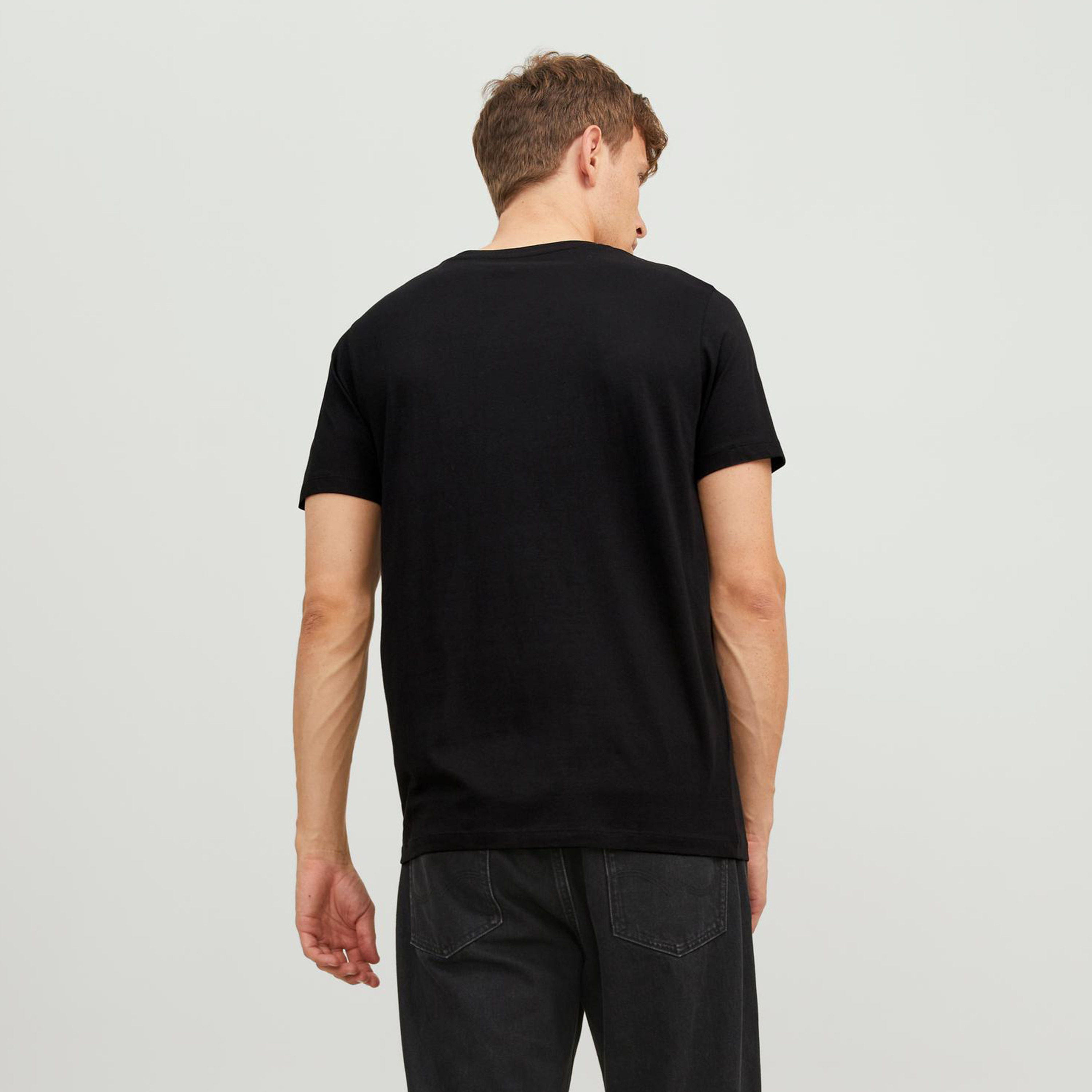  تي شيرت من جاك آند جونز مع شعار بأكمام قصيرة و ياقة مستديرة-men-clothing-tshirtsandpolos-tshirts-image-4