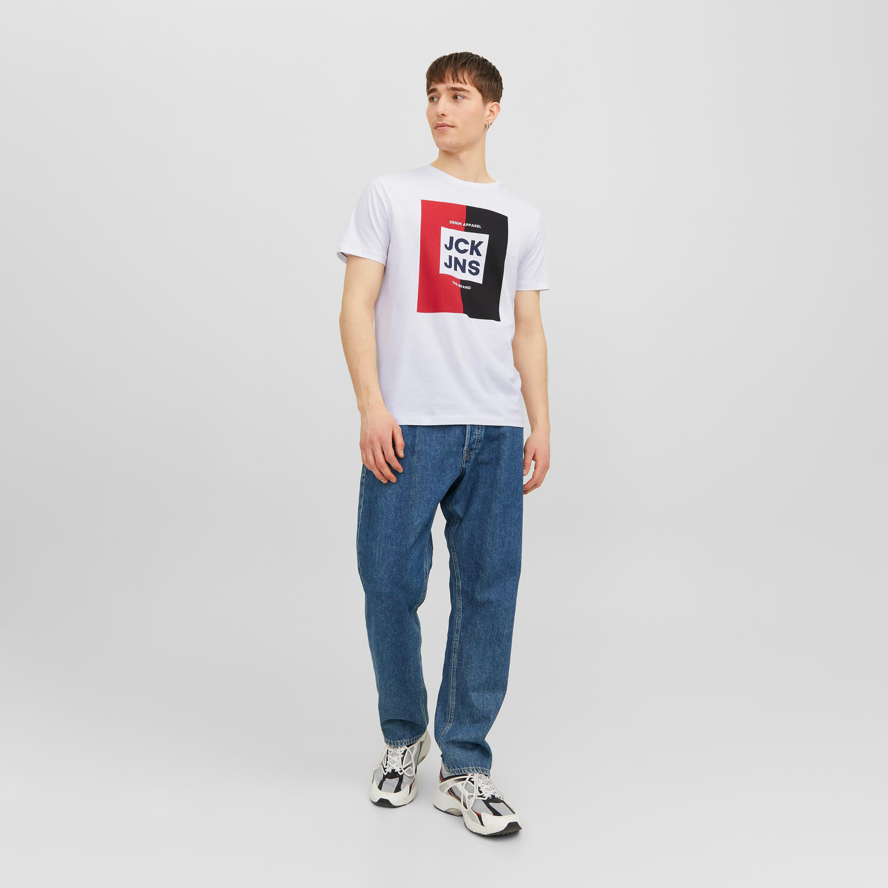  تي شيرت من جاك آند جونز مع شعار بأكمام قصيرة و ياقة مستديرة-men-clothing-tshirtsandpolos-tshirts-image-10