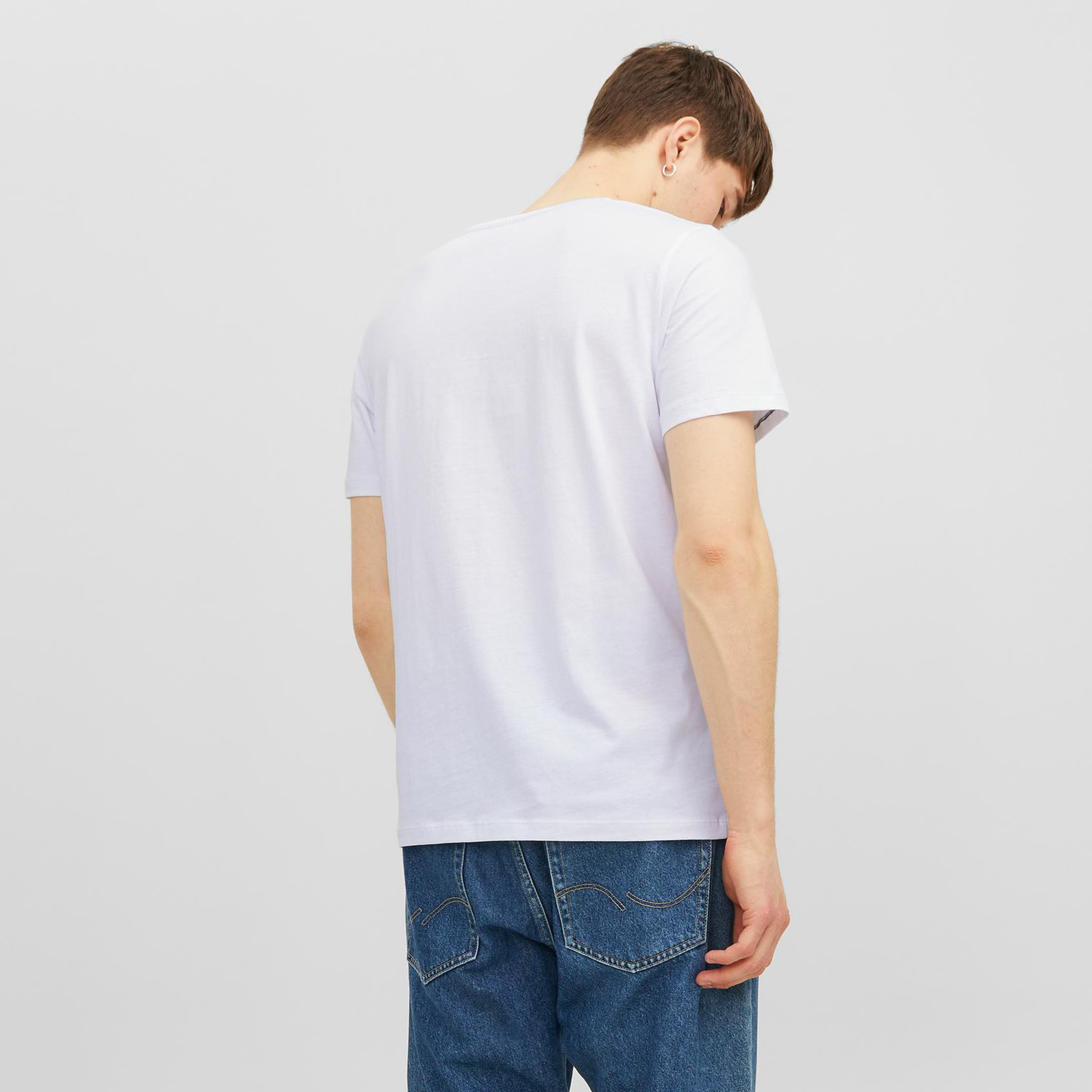  تي شيرت من جاك آند جونز مع شعار بأكمام قصيرة و ياقة مستديرة-men-clothing-tshirtsandpolos-tshirts-image-12
