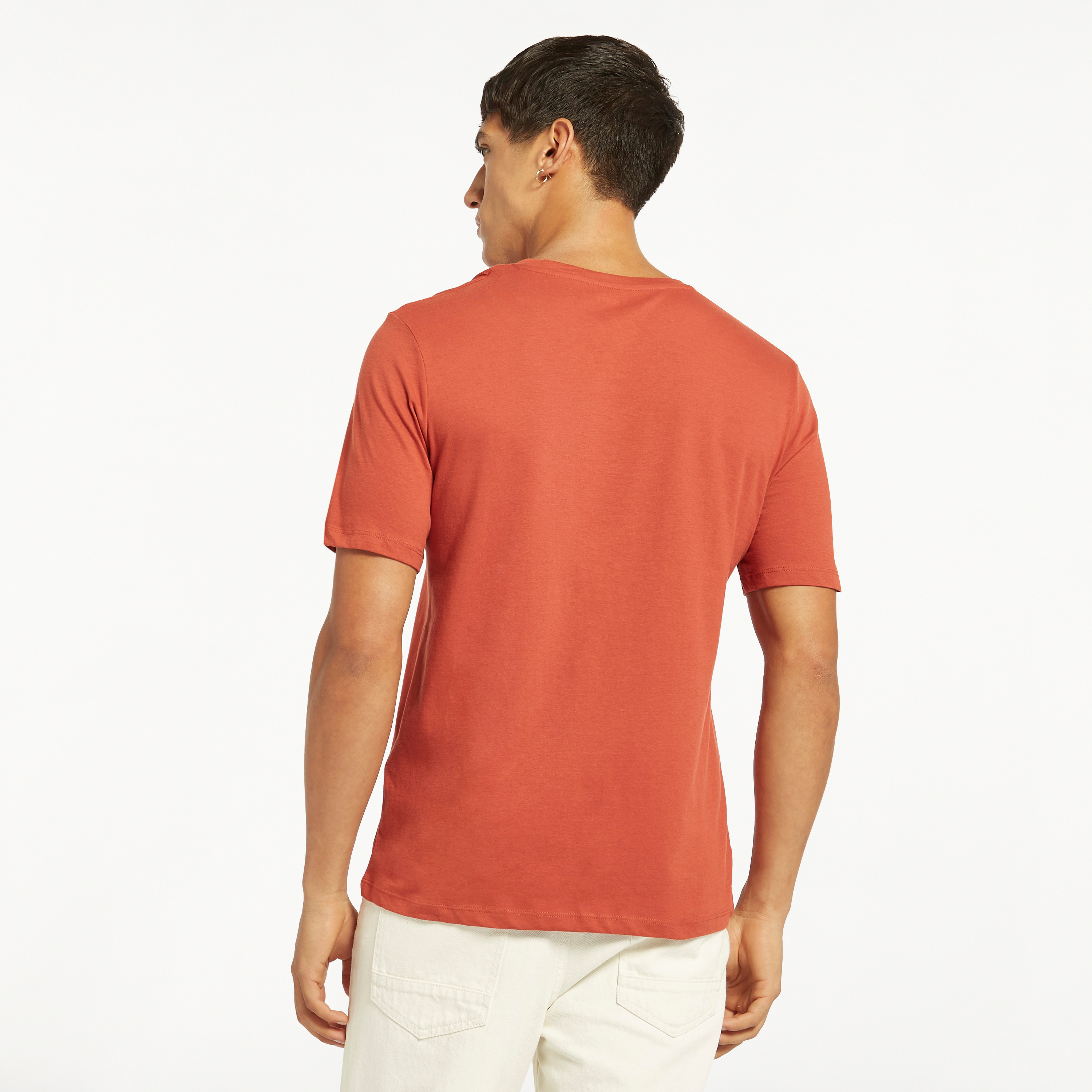  تي شيرت من جاك آند جونز مع شعار بأكمام قصيرة و ياقة مستديرة-men-clothing-tshirtsandpolos-tshirts-image-4