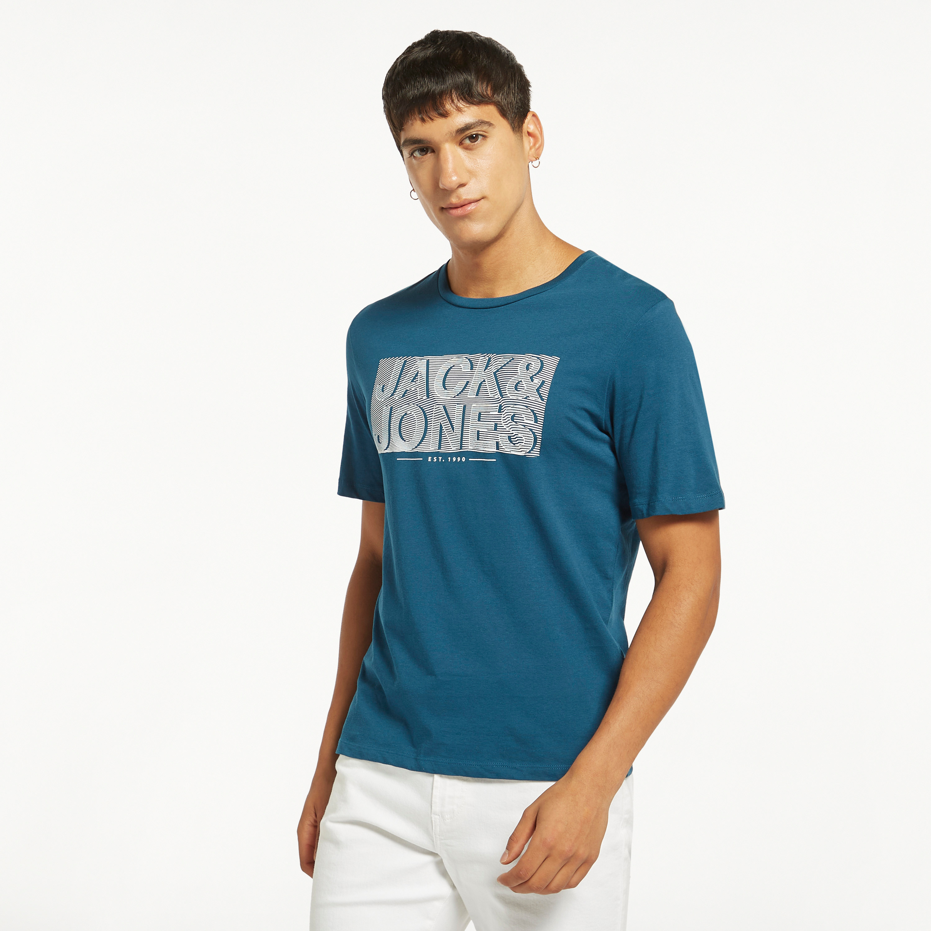  تي شيرت من جاك آند جونز مع شعار بأكمام قصيرة و ياقة مستديرة-men-clothing-tshirtsandpolos-tshirts-image-5