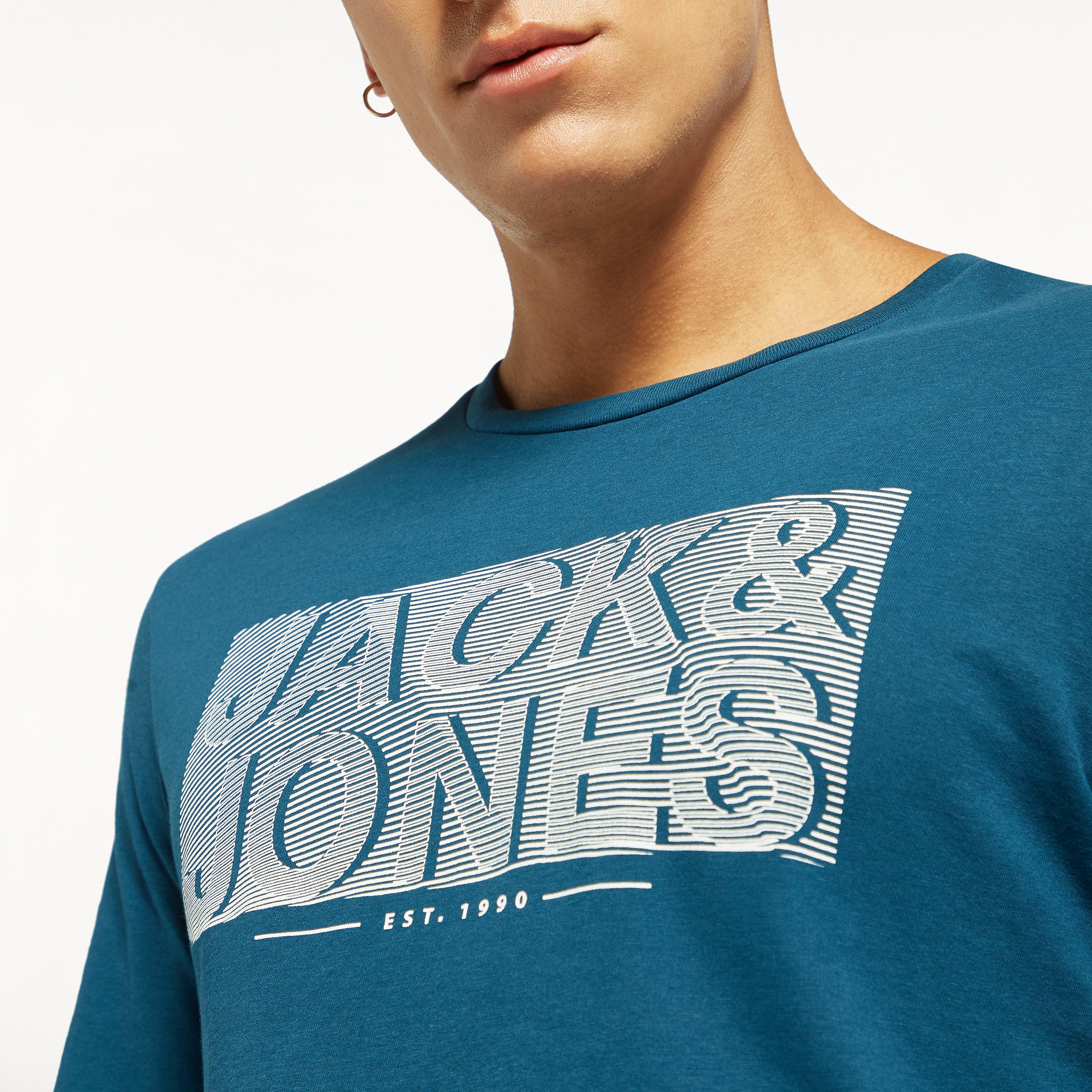  تي شيرت من جاك آند جونز مع شعار بأكمام قصيرة و ياقة مستديرة-men-clothing-tshirtsandpolos-tshirts-image-6