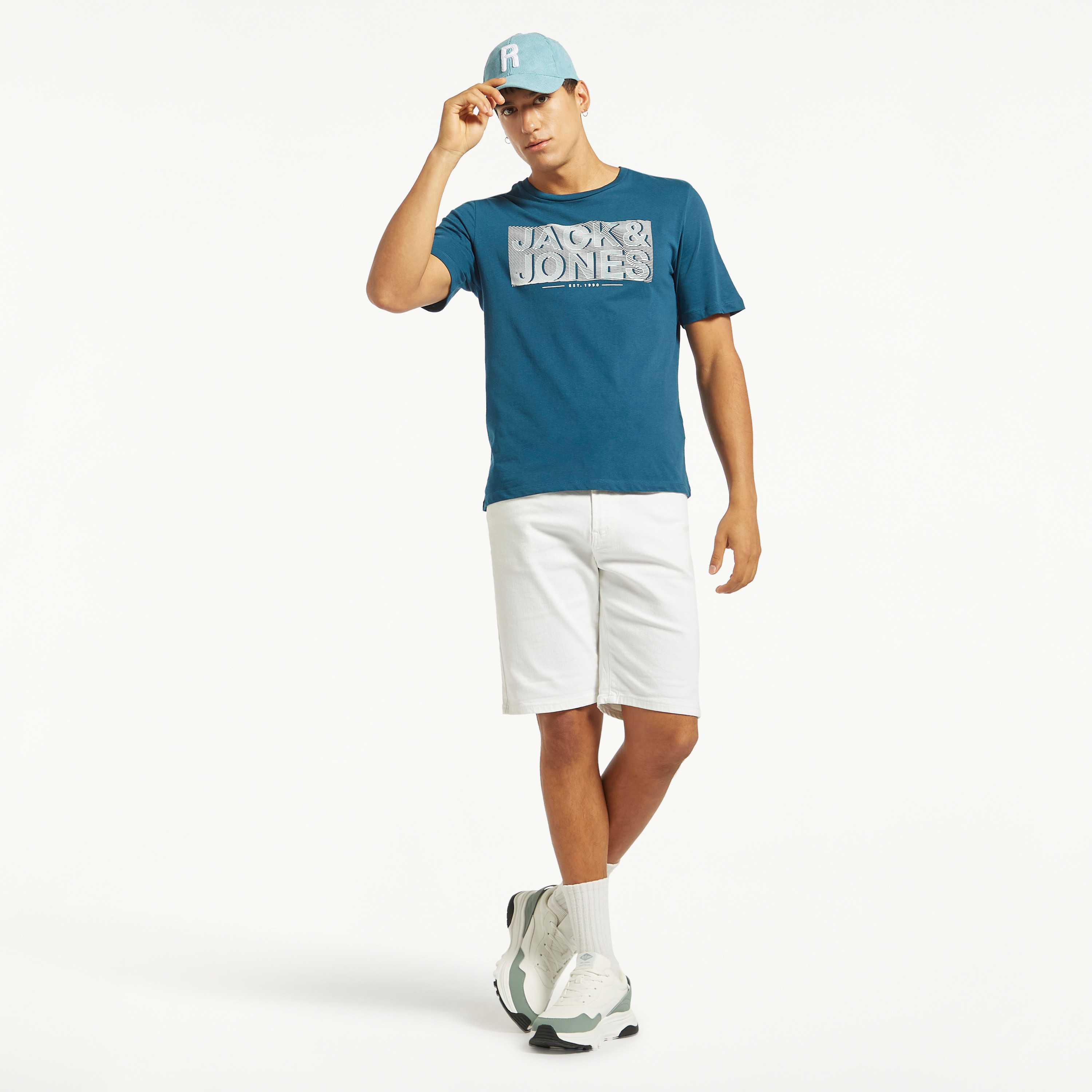  تي شيرت من جاك آند جونز مع شعار بأكمام قصيرة و ياقة مستديرة-men-clothing-tshirtsandpolos-tshirts-image-7