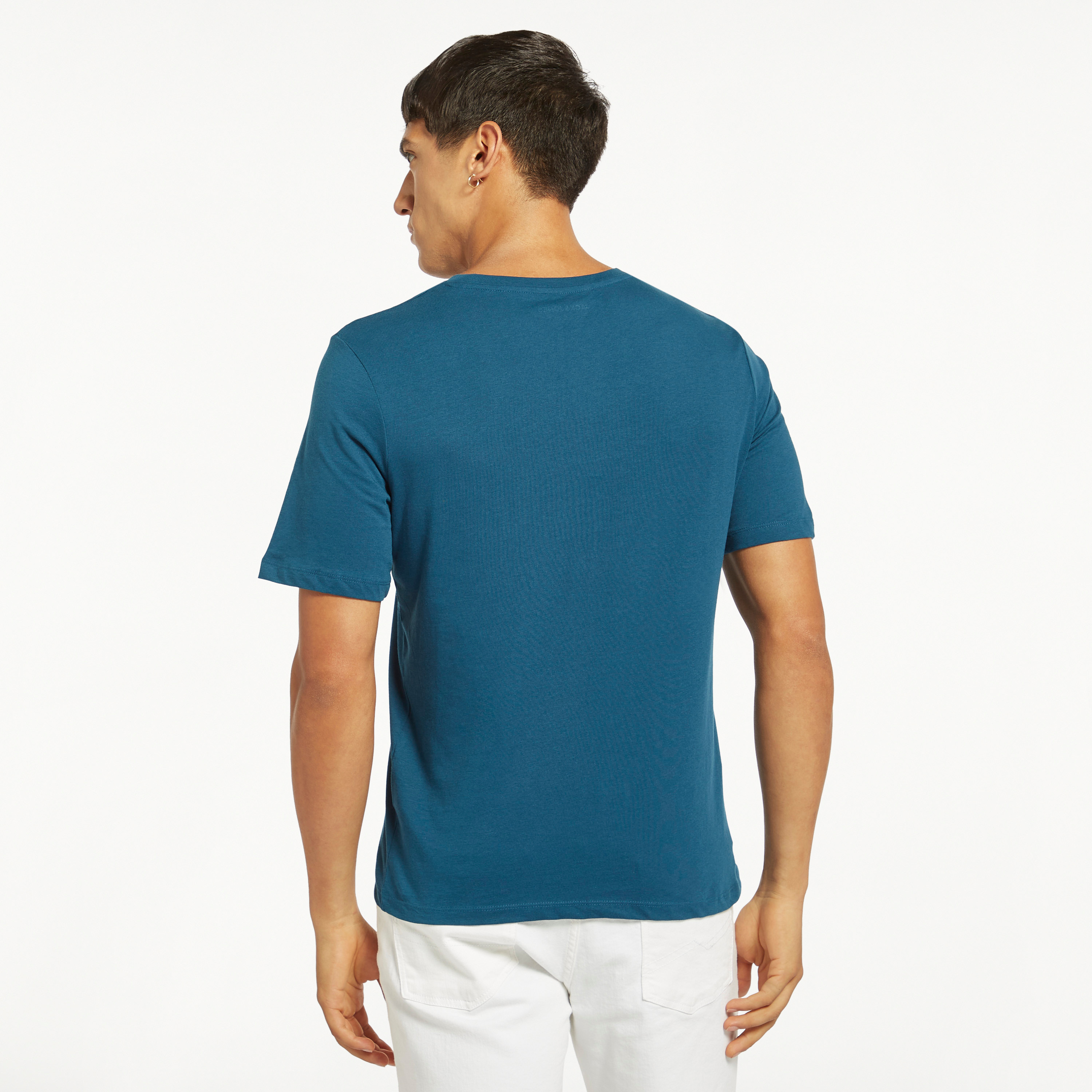  تي شيرت من جاك آند جونز مع شعار بأكمام قصيرة و ياقة مستديرة-men-clothing-tshirtsandpolos-tshirts-image-8