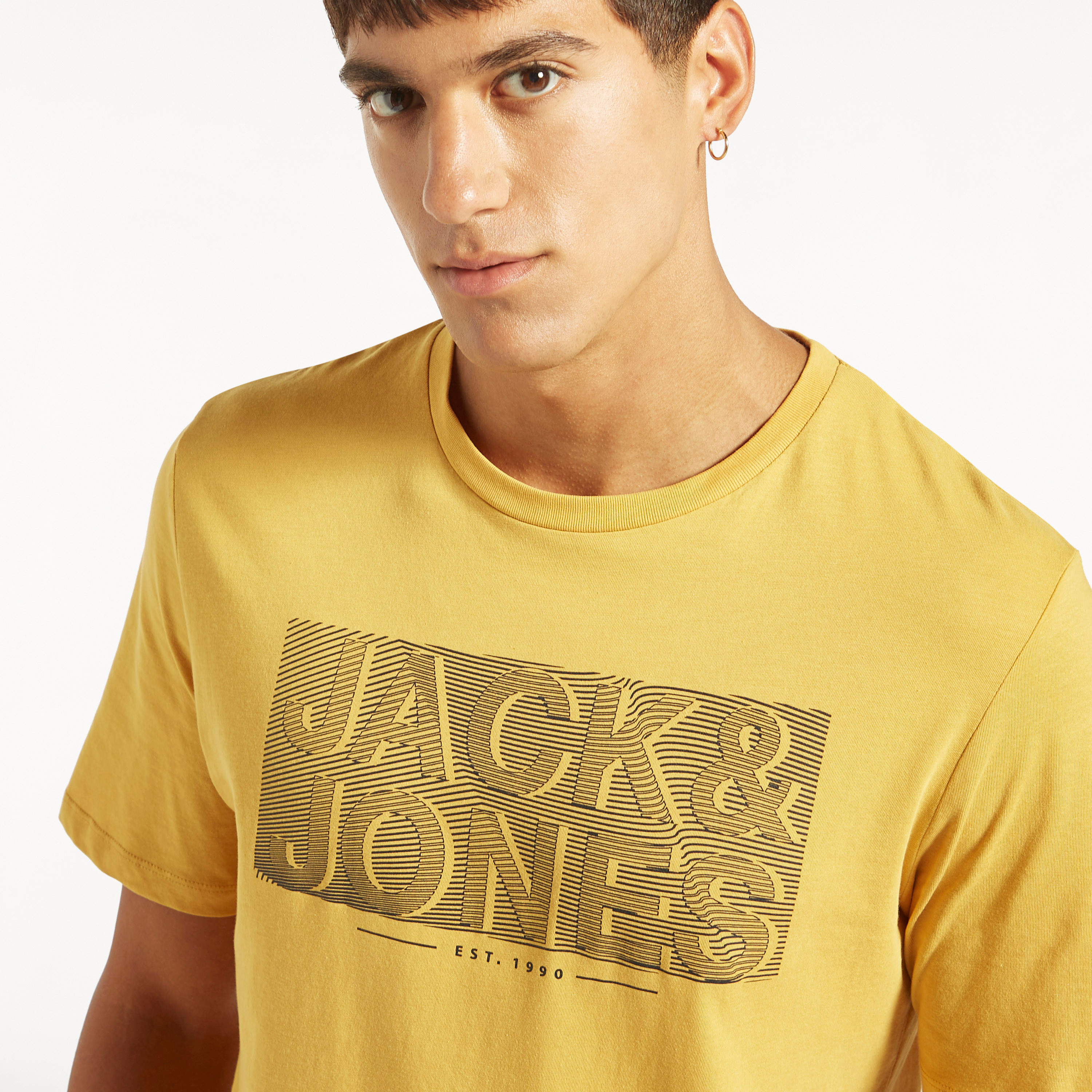  تي شيرت من جاك آند جونز مع شعار بأكمام قصيرة و ياقة مستديرة-men-clothing-tshirtsandpolos-tshirts-image-10