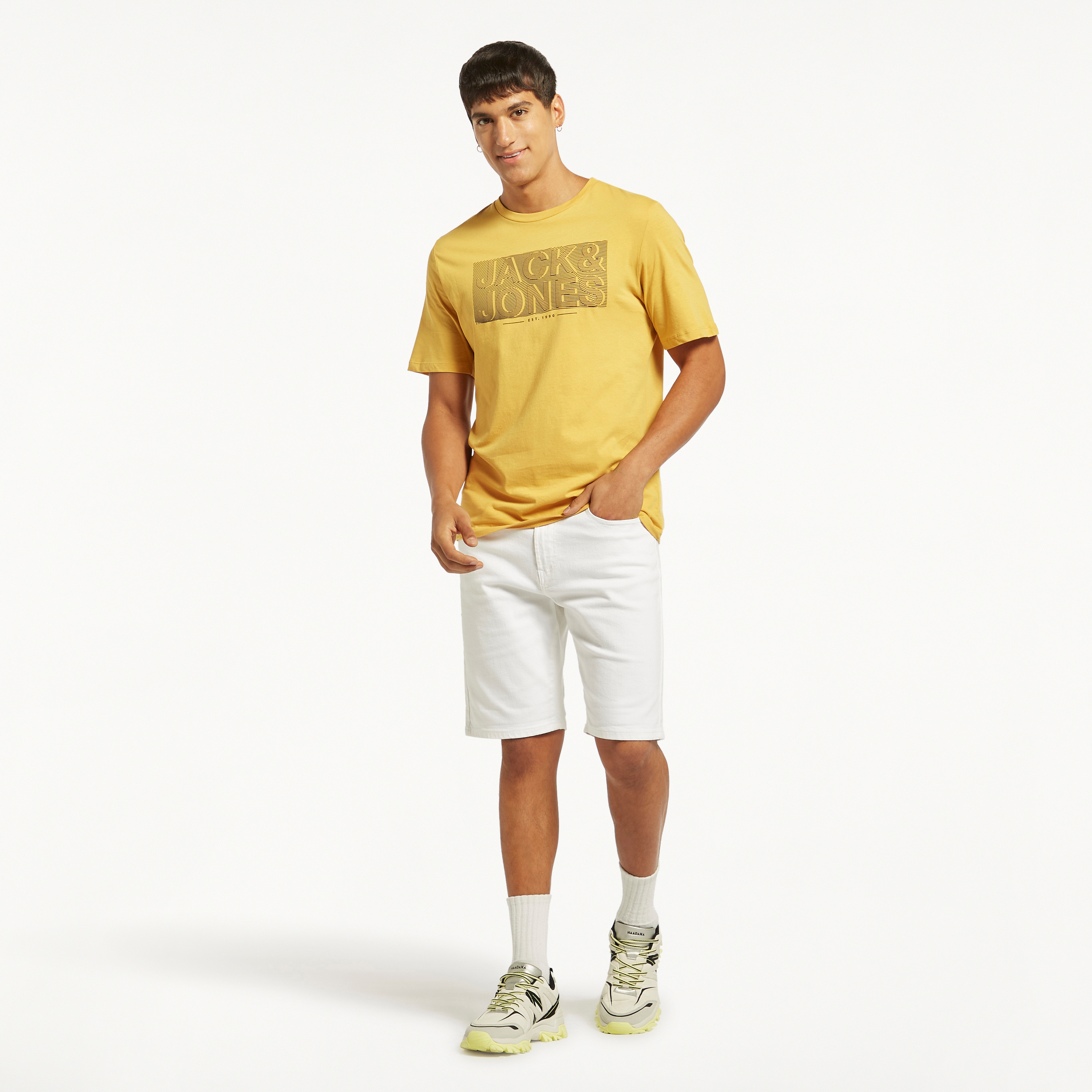  تي شيرت من جاك آند جونز مع شعار بأكمام قصيرة و ياقة مستديرة-men-clothing-tshirtsandpolos-tshirts-image-11